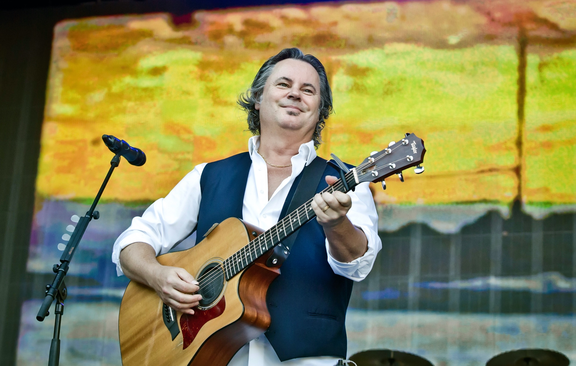 Ва ўзросце 62 гадоў памёр спявак Runrig Брус Гутро