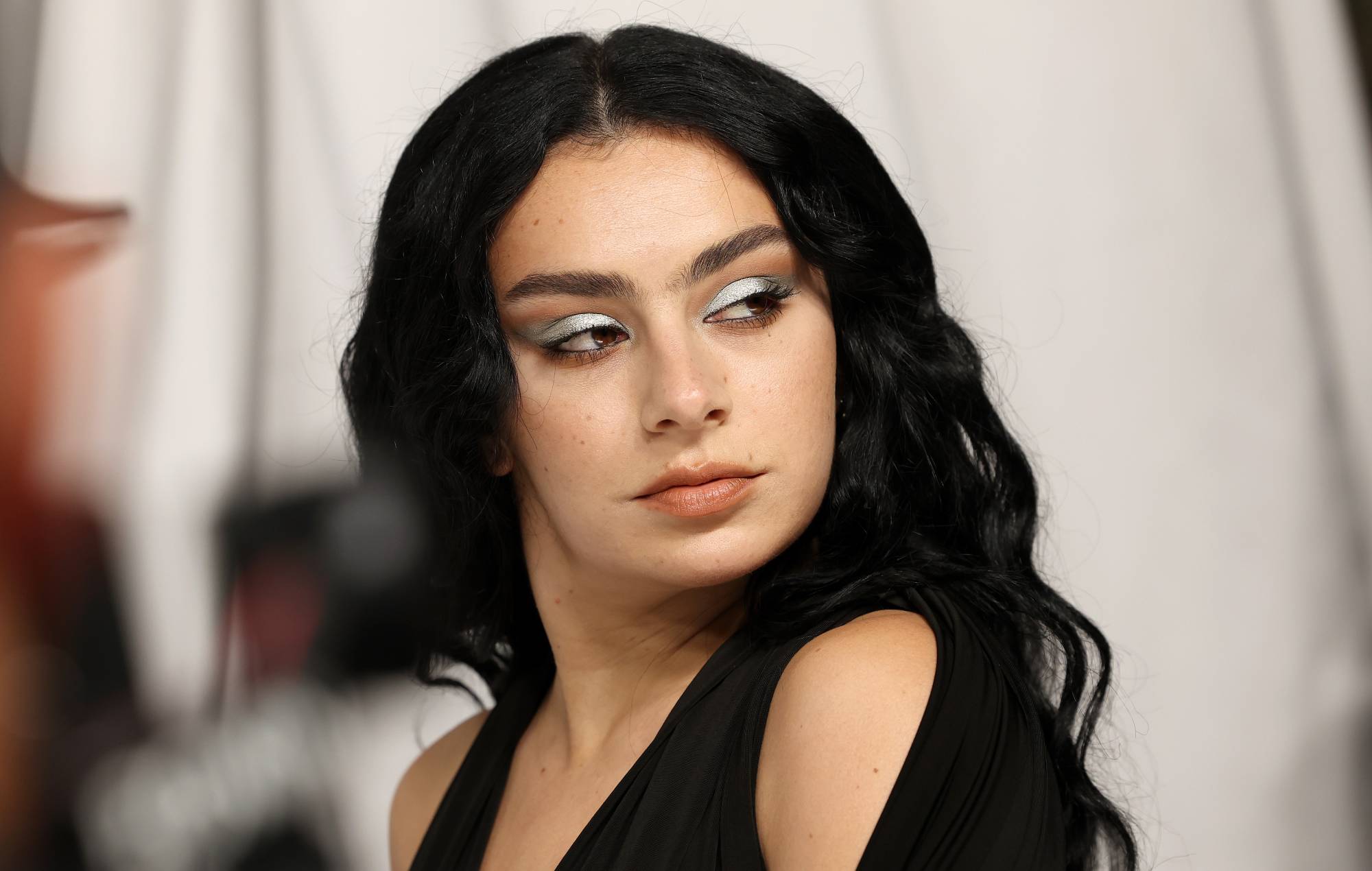 Charli XCX дзеліцца фрагментам яшчэ не выдадзенай музыкі