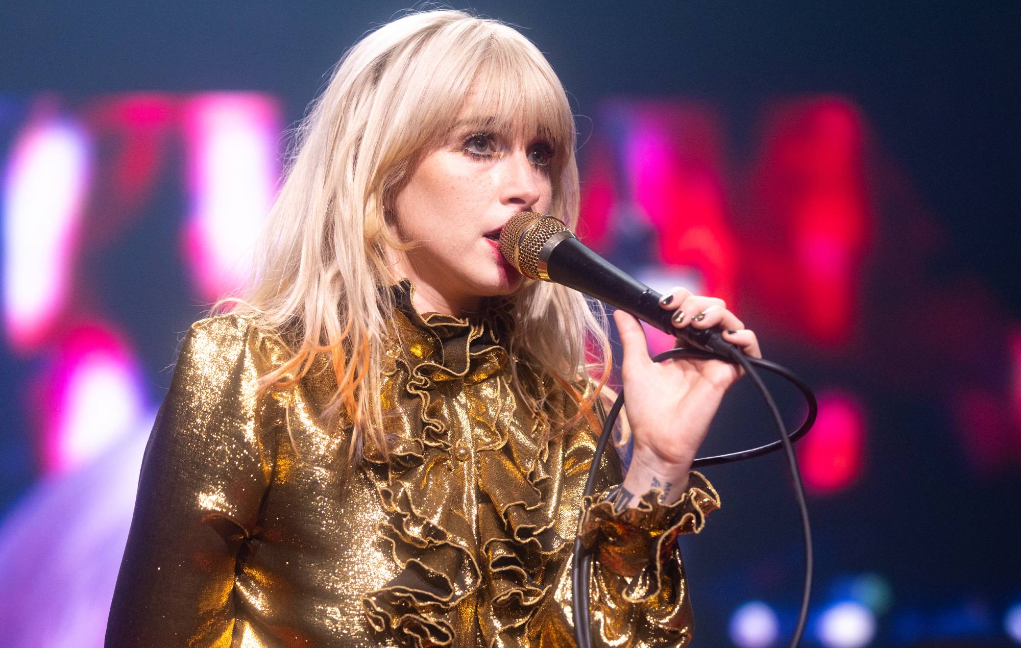 Paramore выразае былых удзельнікаў з групавога фота да юбілею «Brand New Eyes».