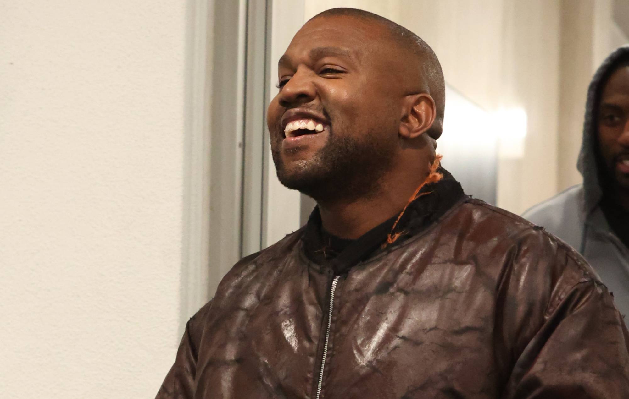 Канье Уэст пытаецца: «Як я антысеміт?»  на новую песню "Vultures"