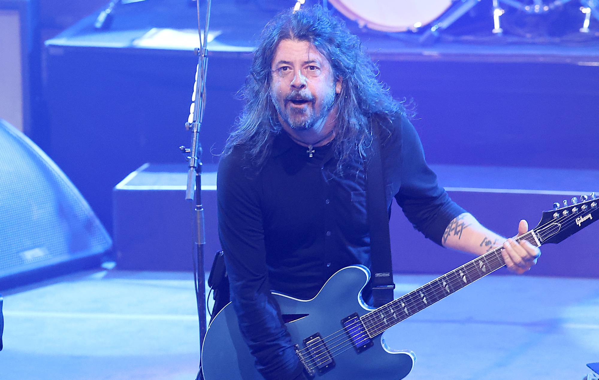 Дэйв Грол корміць бяздомных падчас выхаднога дня падчас тура Foo Fighters па Аўстраліі