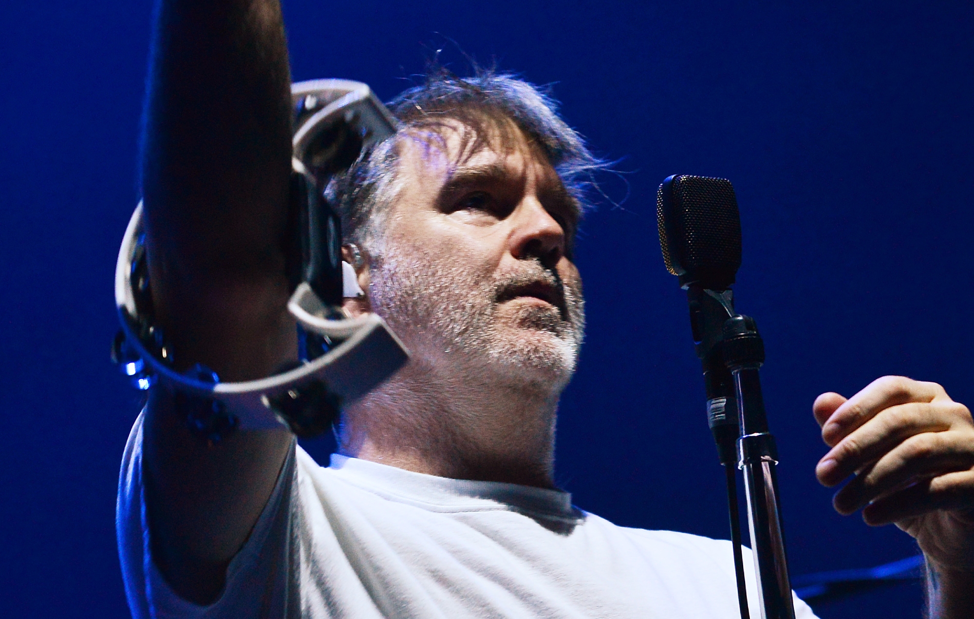 Паведамляецца, што LCD Soundsystem скарацілі сваё шоу з-за таго, што ўдзельнік групы захварэў