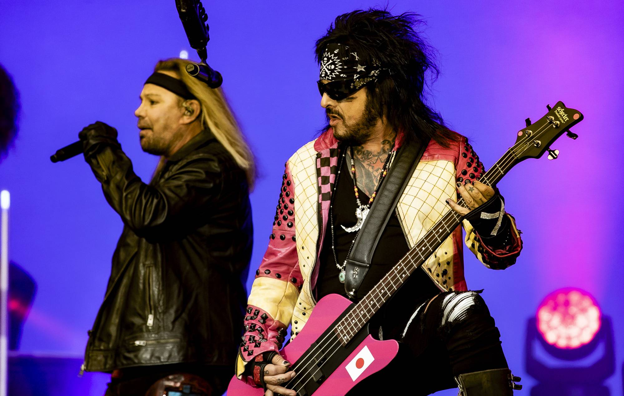 Mötley Crüe адмянілі навагодняе шоу на арэне