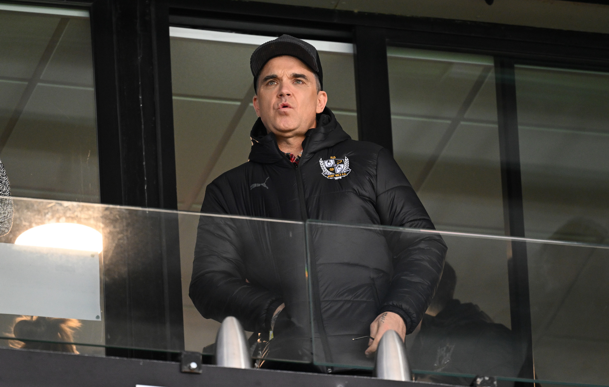 Як паведамляецца, Робі Уільямс спрабуе набыць футбольны клуб "Порт-Вейл" і зрабіць тэлешоў