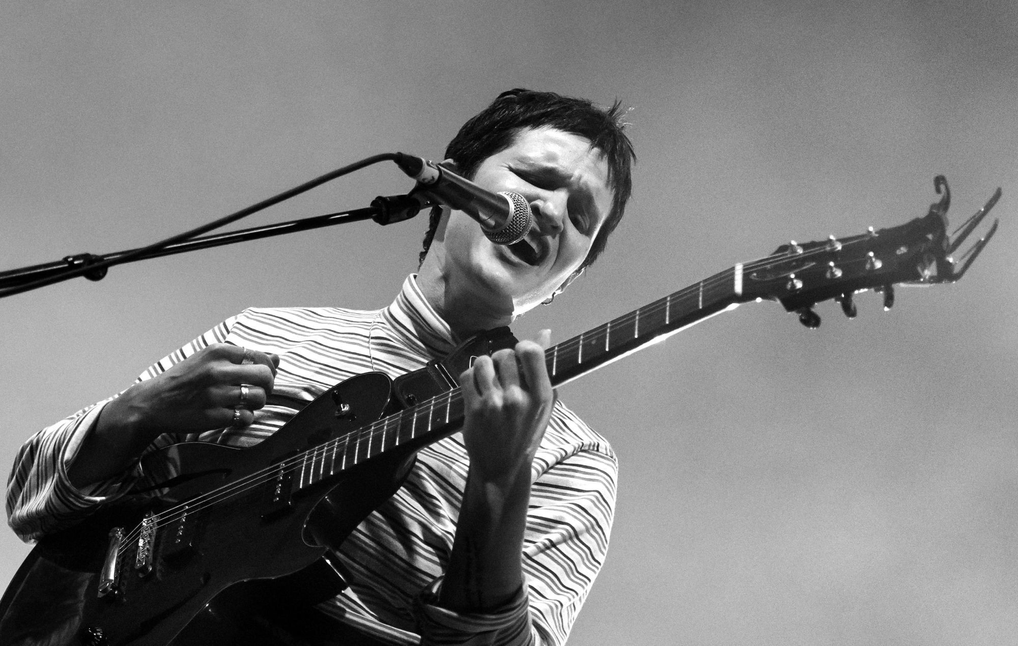 Адрыяна Ленкер з Big Thief анансуе сольны альбом "Bright Future" і выпускае новы сінгл "Sadness As A Gift"