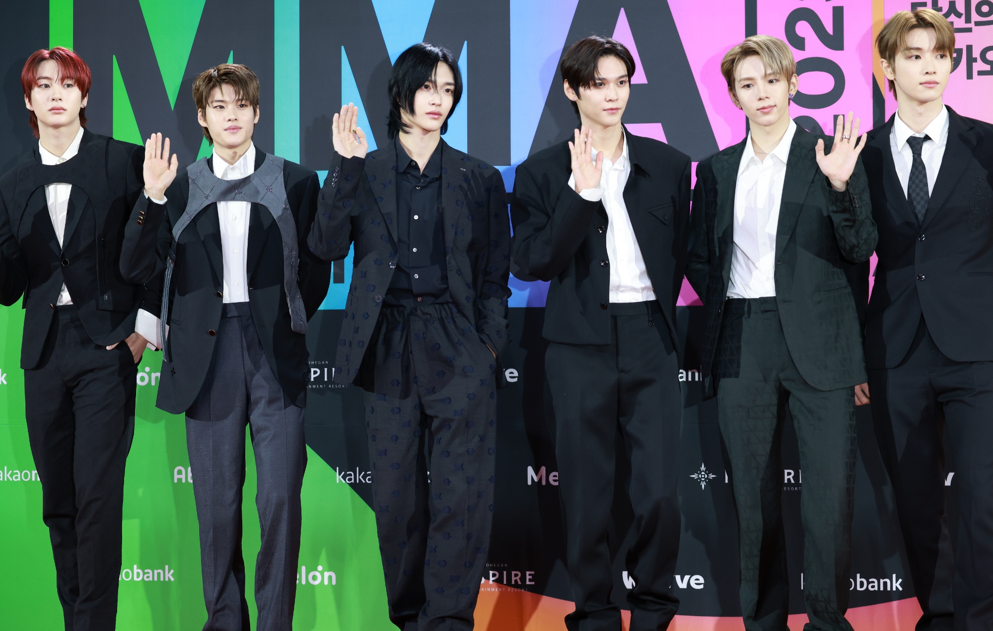 Хлопчык-пачатковец RIIZE вяртаецца з летуценным кліпам "Love 119".