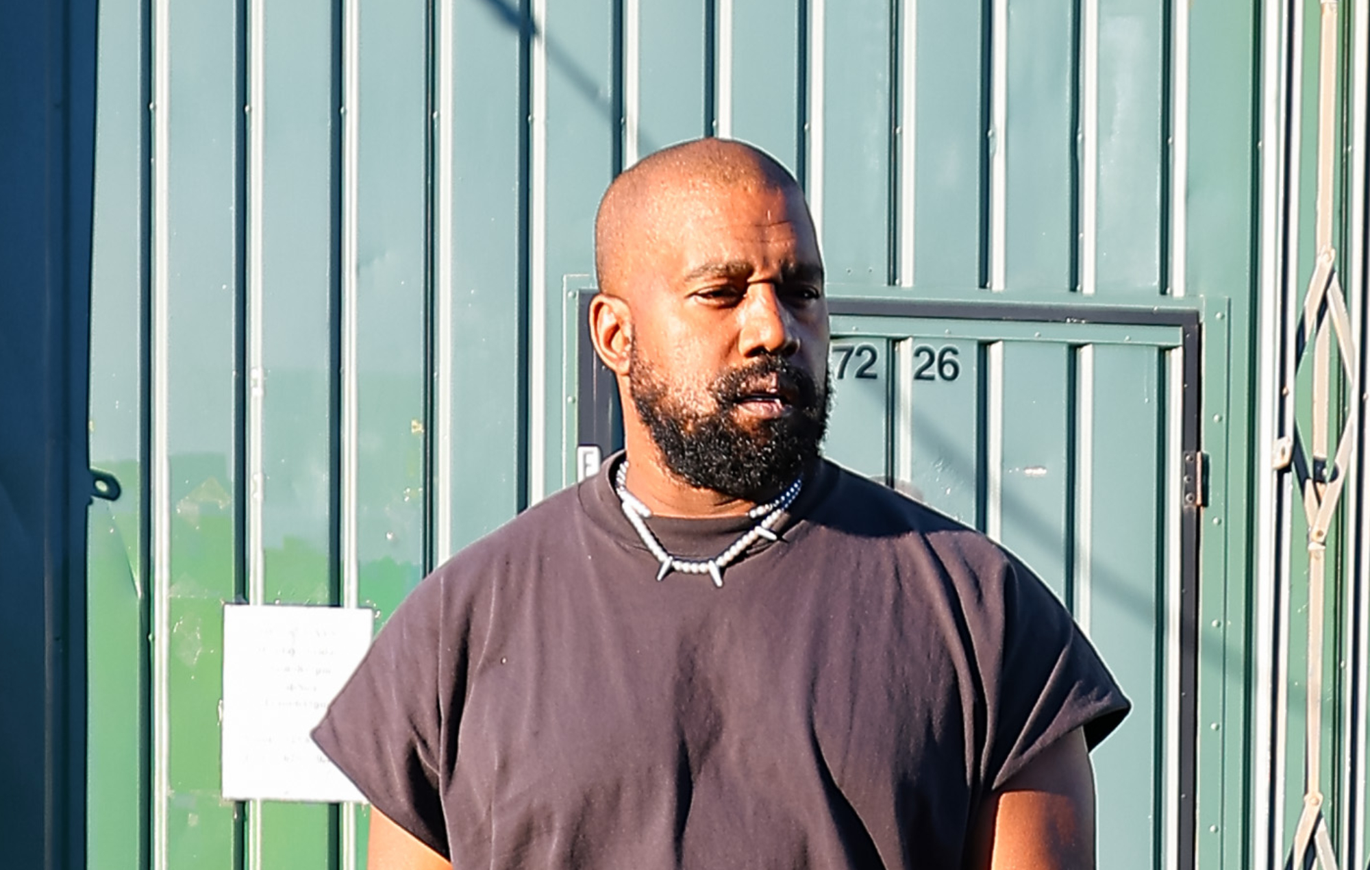 На новым альбоме Канье Уэст параўноўвае сябе з Р. Келі і Білам Косбі