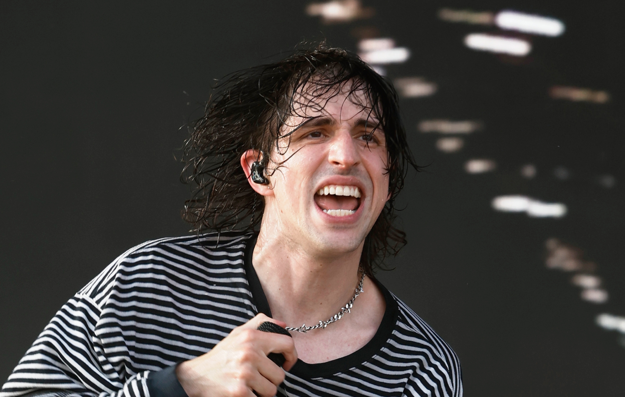 Портэр Робінсан анансуе новы альбом «SMILE!  :D" з эйфарычным сінглам "Knock Yourself Out XD"