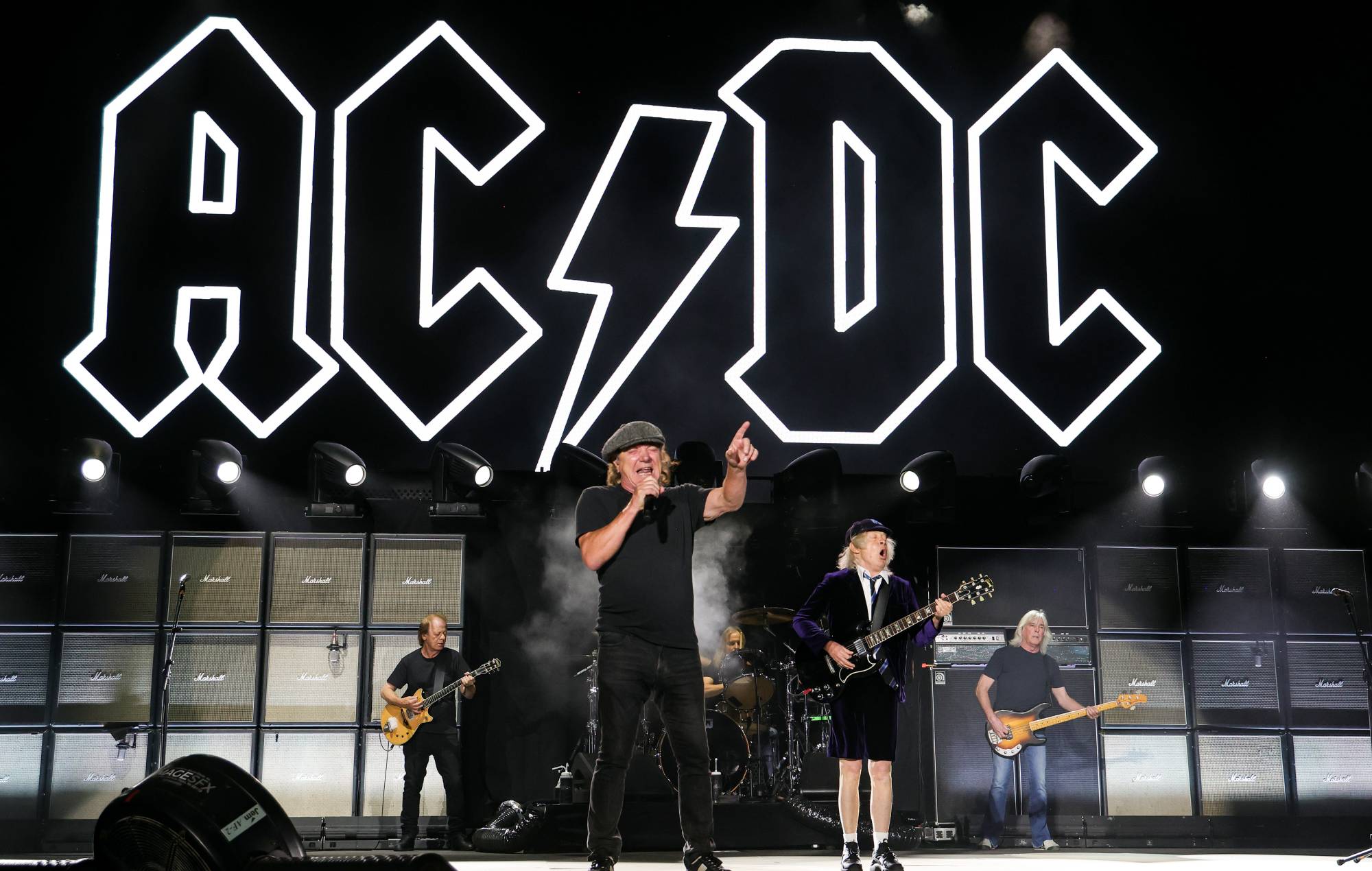 AC/DC апублікавалі фота новага складу гурта перад першым турам за восем гадоў