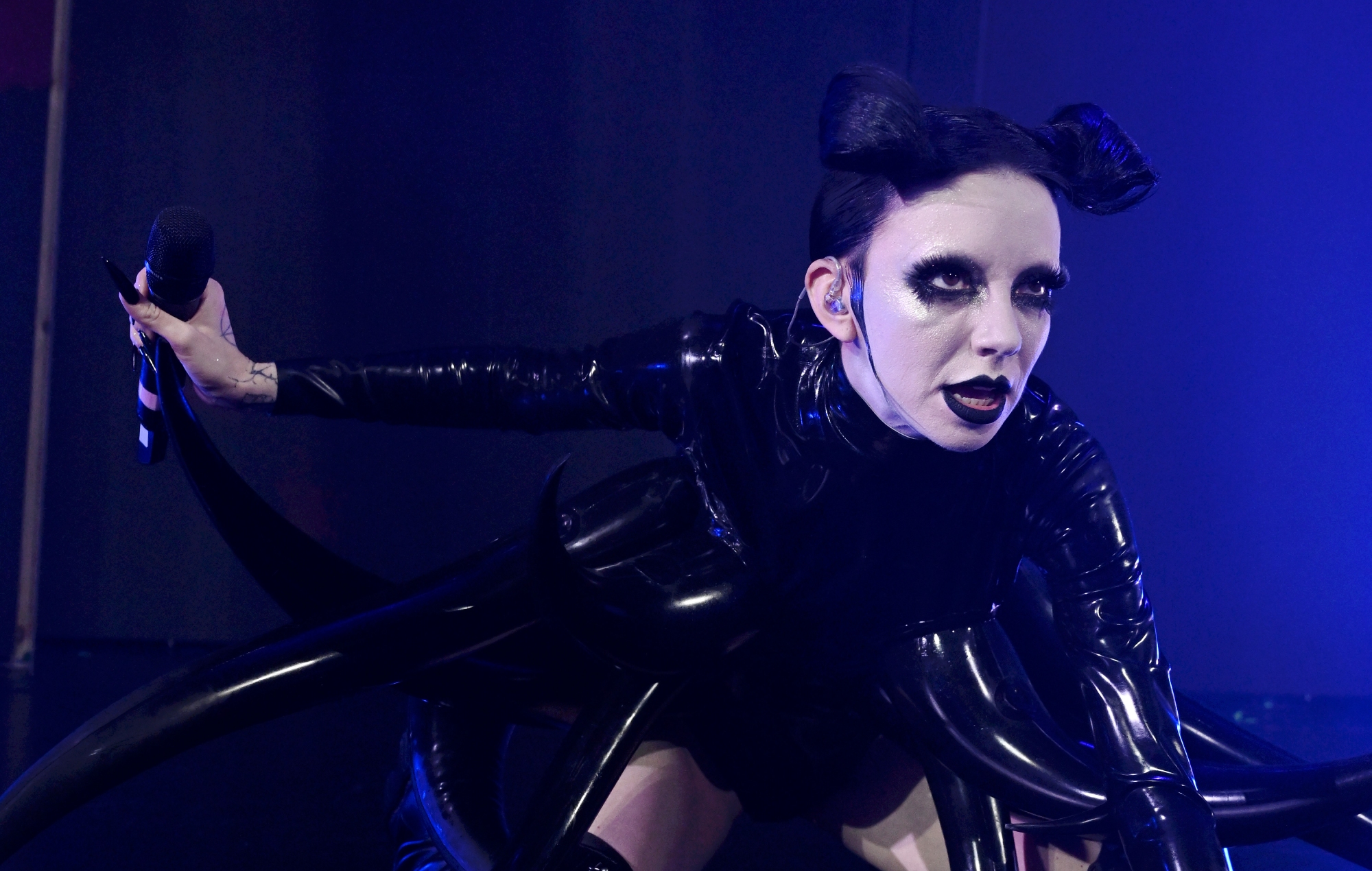 Bambie Thug абвінавачвае арганізатараў "Еўрабачання" ў тым, што яны "іх ​​не падтрымліваюць" на фоне спрэчак з каментатарамі ў Ізраілі