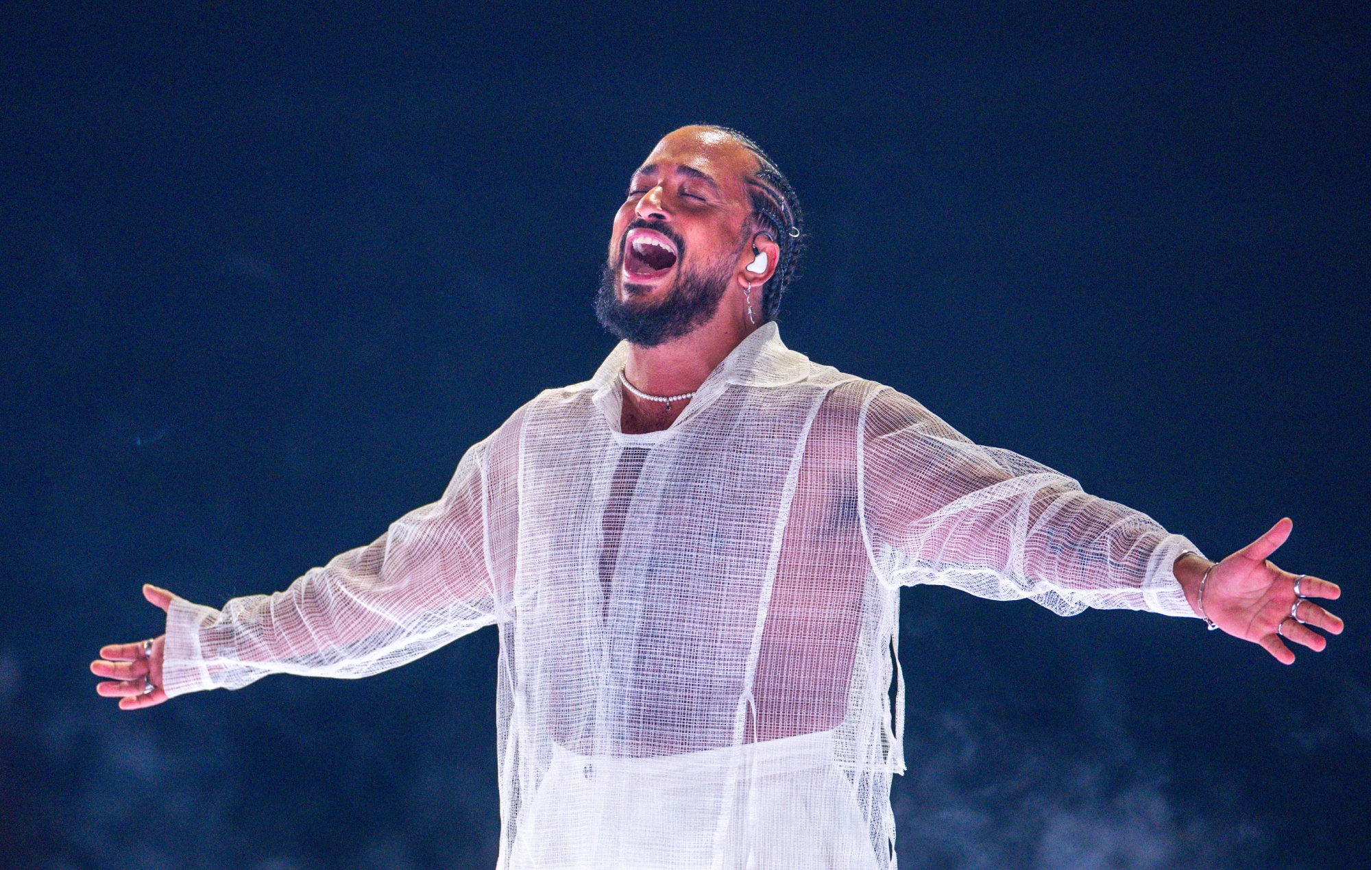 Французскі ўдзел у Еўрабачанні Сліман скараціў рэпетыцыю, каб выступіць з нечаканай прамовай пра «мір»