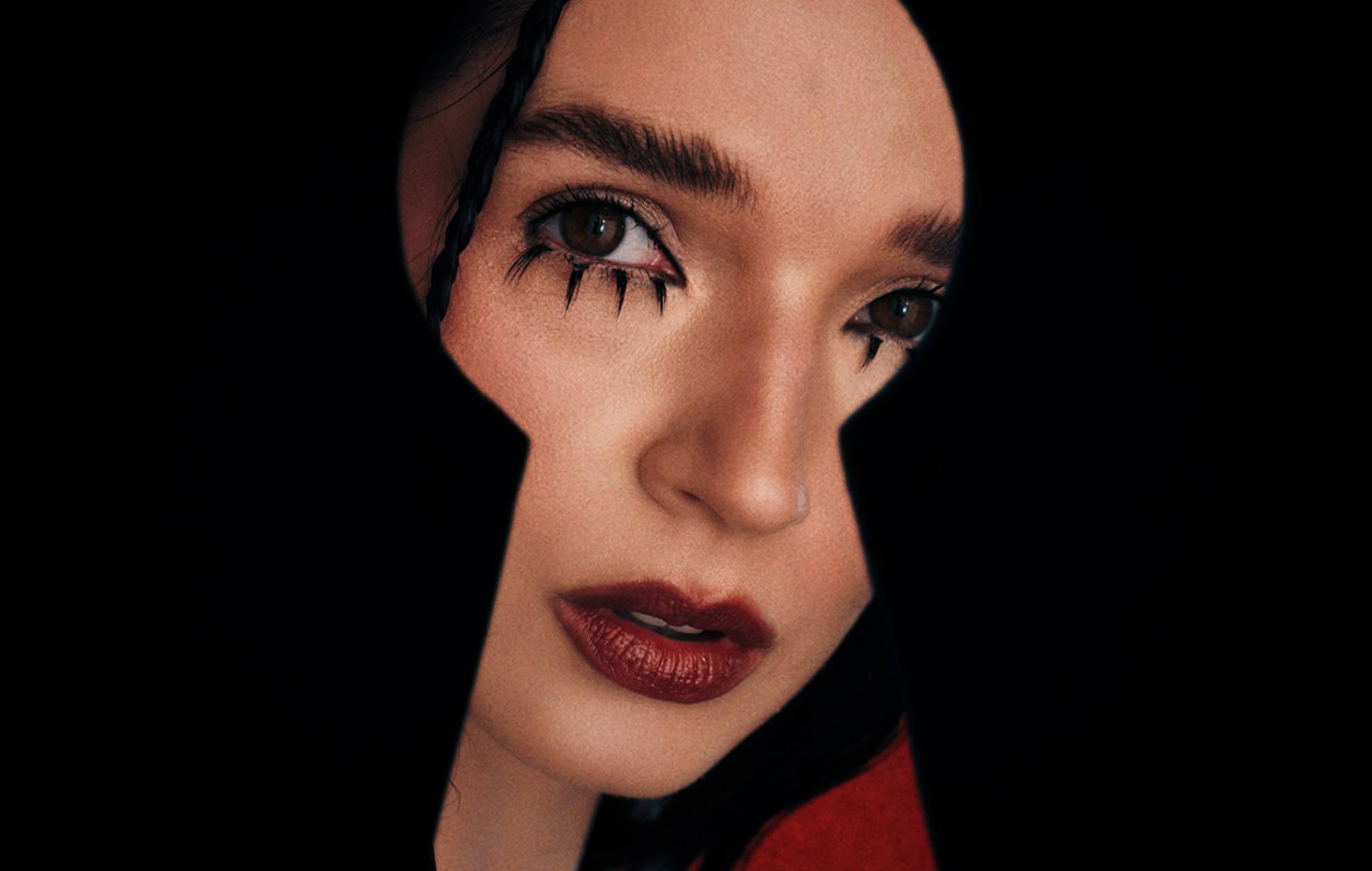 Попі дзеліцца сінглам Madonna-meets-metal "New Way Out" і распавядае нам, што нас чакае