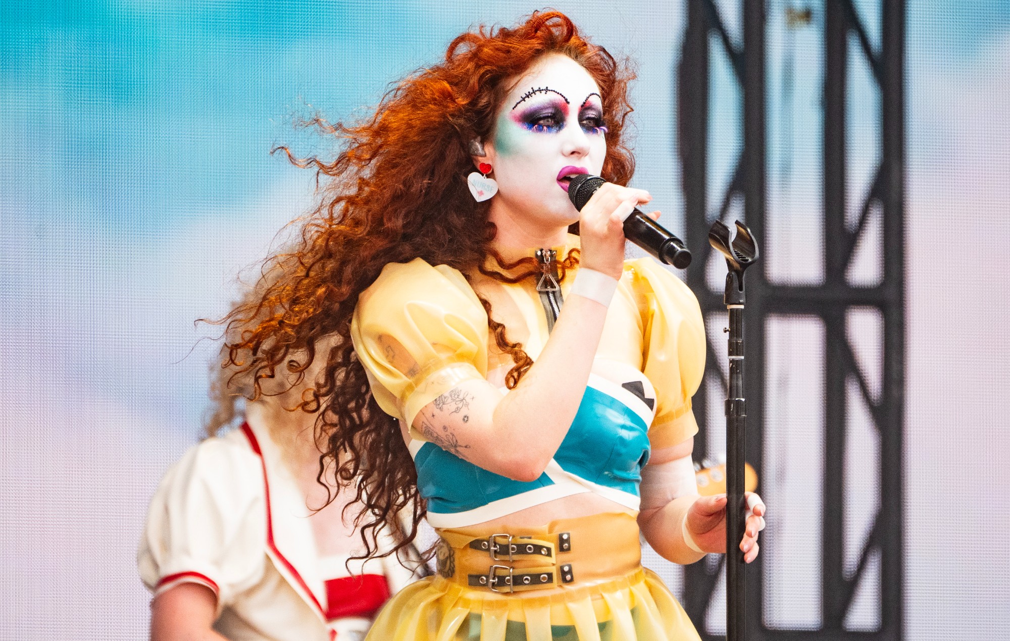 Chappell Roan "пракачвае тармазы" пасля таго, як фанаты выдаюць "сталкерскія атмасферы"