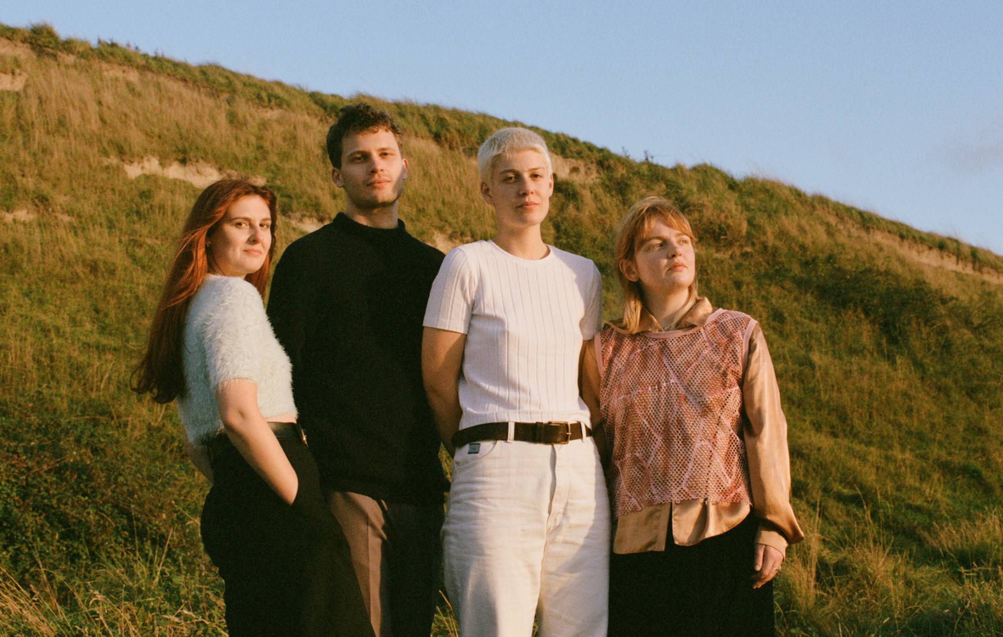 Porridge Radio анансуе новы альбом з поўным надзеі сінглам "Sick Of The Blues" і даты сусветнага турнэ