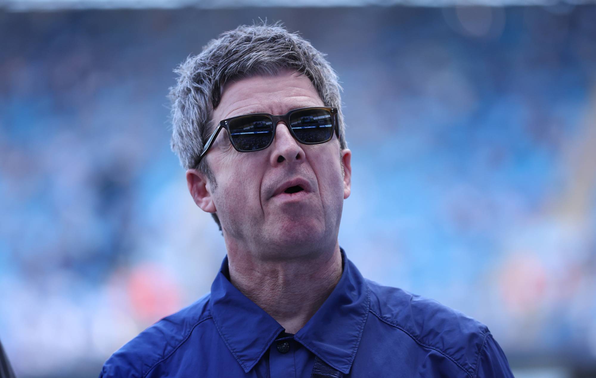 Ноэль Галахер дзеліцца расчараваннем з нагоды таго, што яму трэба зрабіць аперацыю на "дрэнным калене"