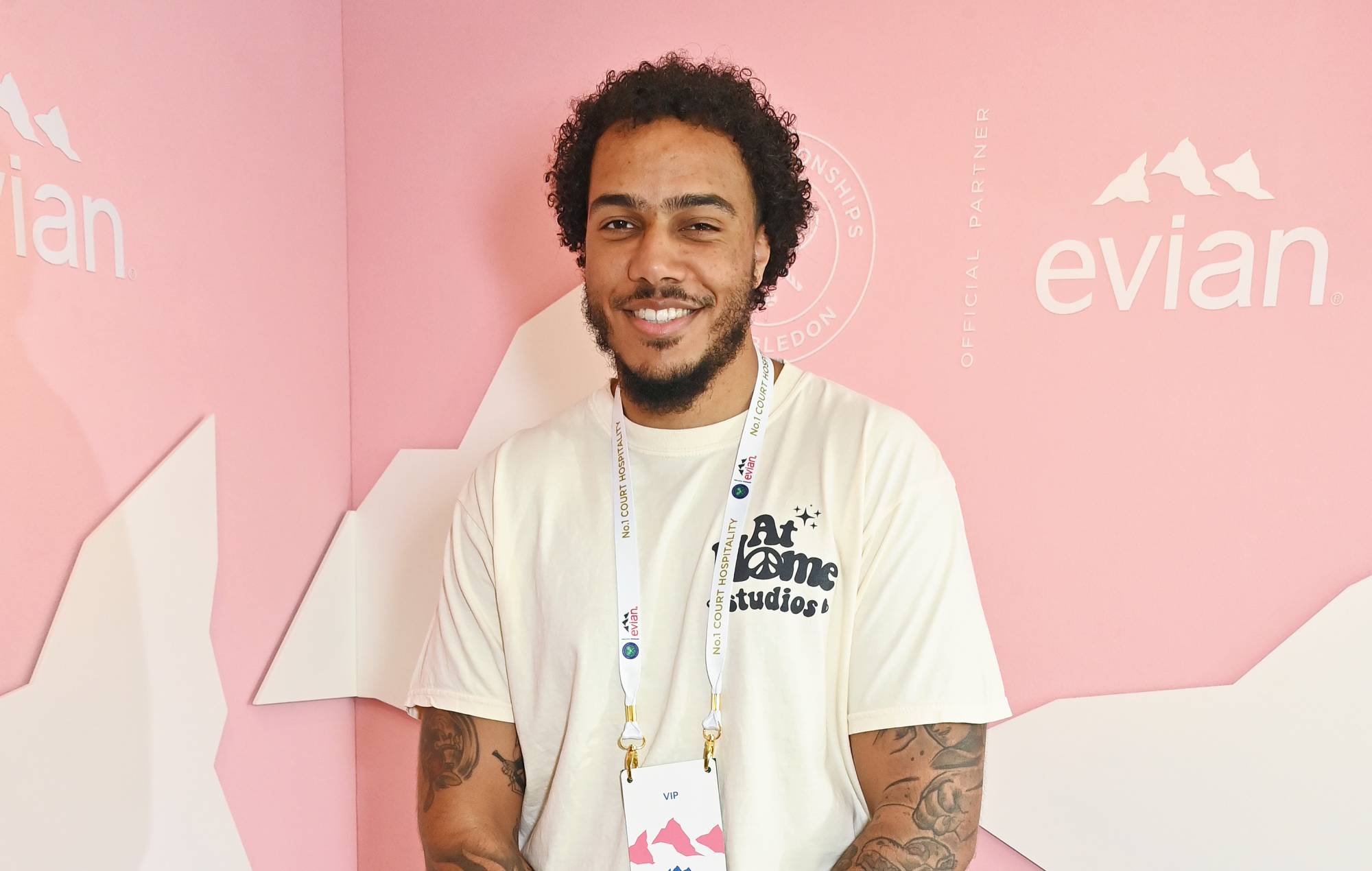 Эй Джей Трэйсі дражніць «вялікія асаблівасці» новага альбома «фанкі» і натхнёнага дэнсхолам