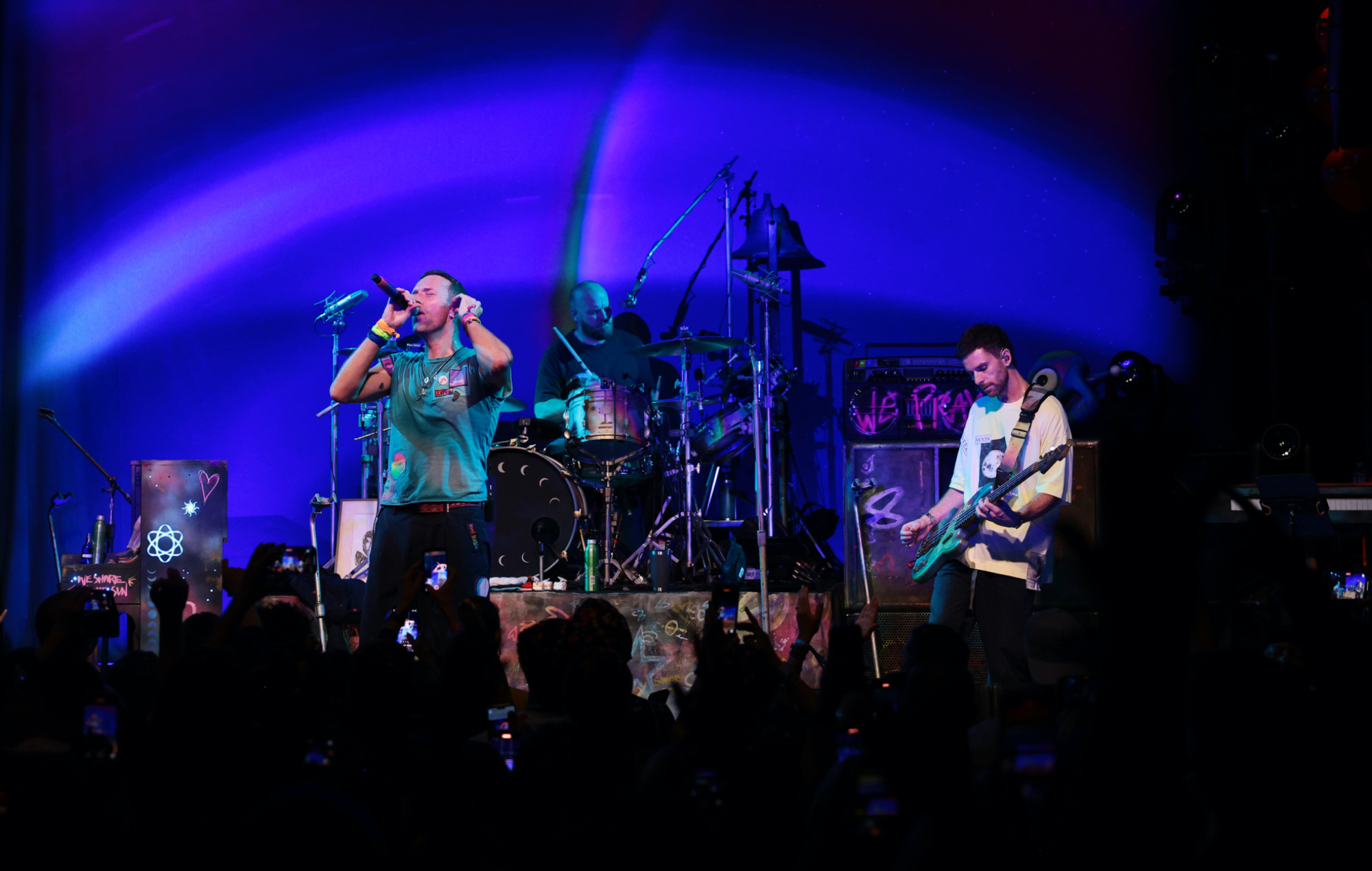 Coldplay дэбютуюць "Moon Music" і "The Karate Kid".