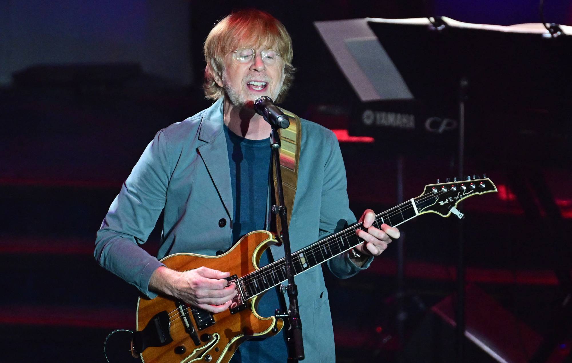 Глядзіце, як Phish ушаноўвае Філа Лэша выступленнем "Box Of Rain".