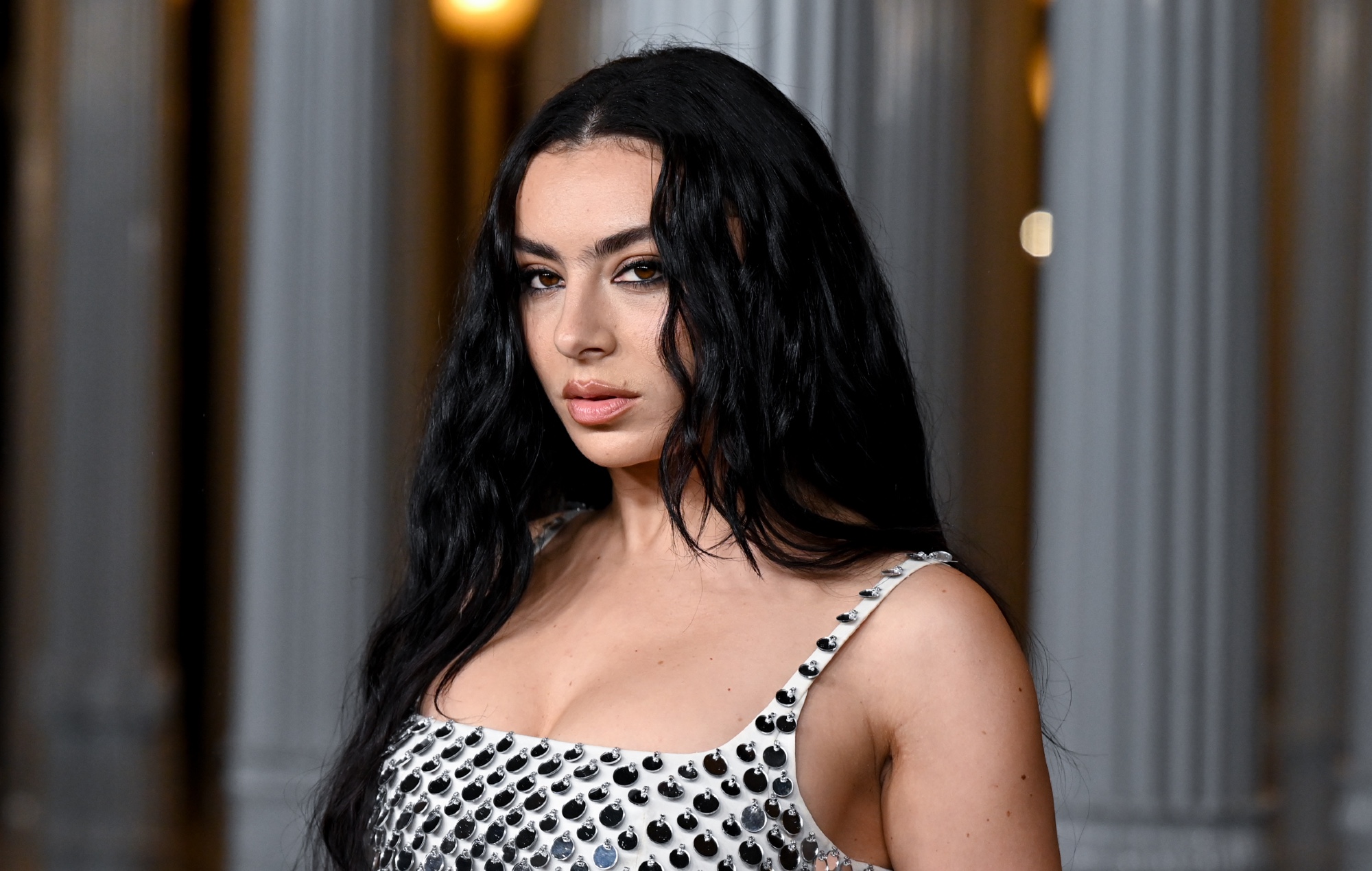 Чарлі XCX знялася ў фільме па матывах Жанны д'Арк