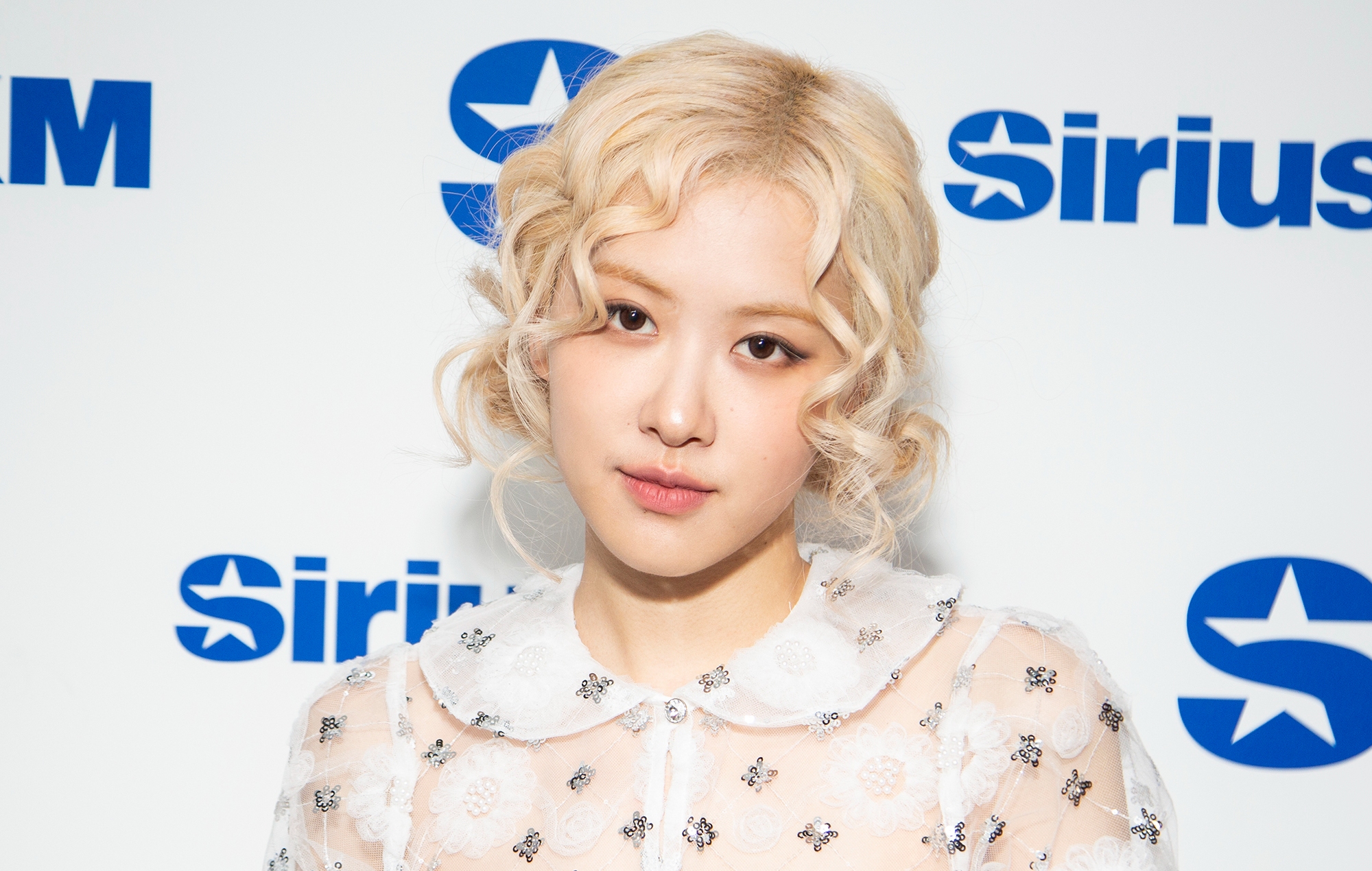 Розэ з BLACKPINK дражніць новую песню пра былога, пра якога яна казала «трохі занадта шмат»