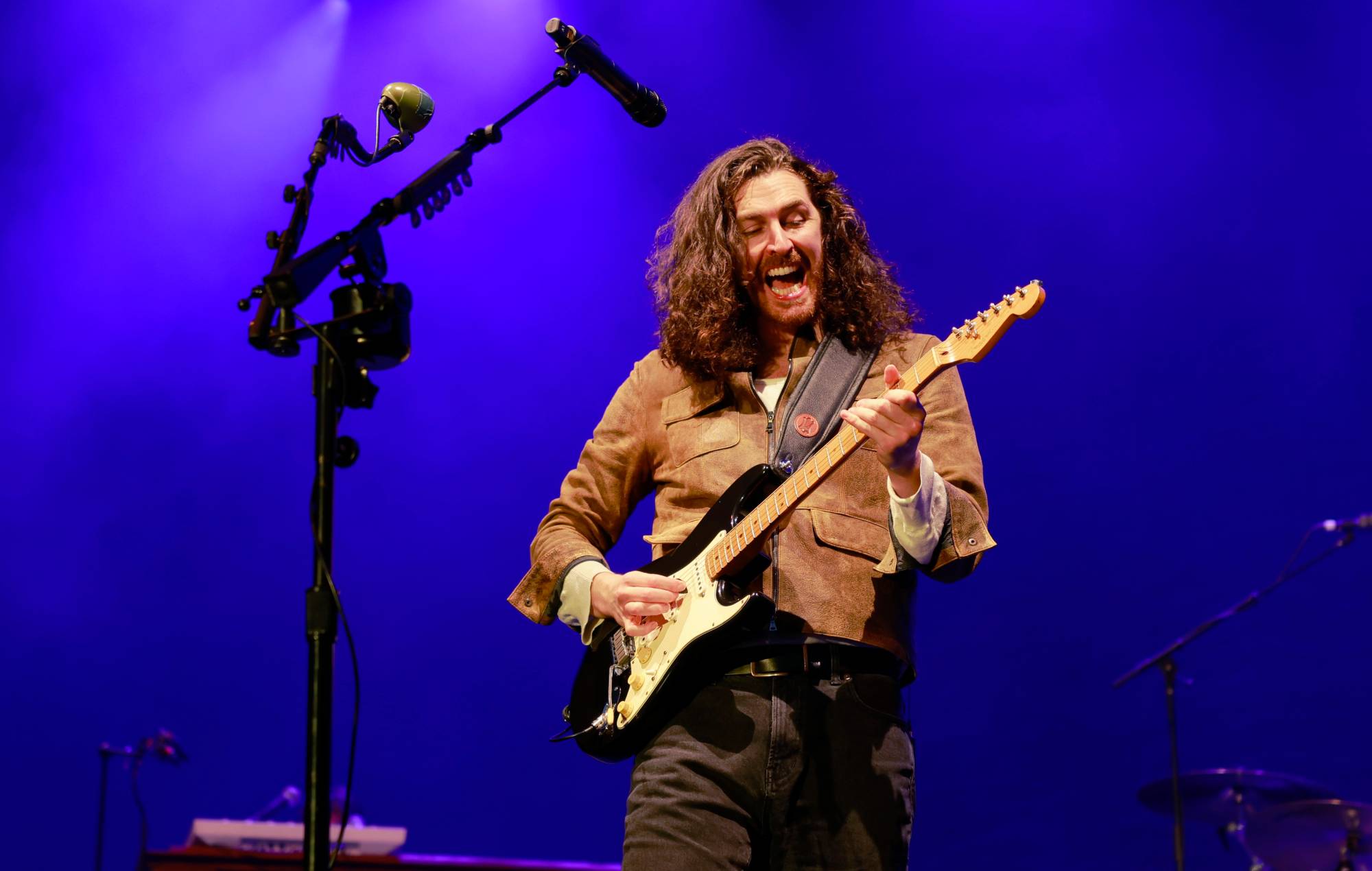 Глядзіце, як Hozier выконвае "Too Sweet" і кавер-версію "Fairytale of New York" The Pogues на "SNL"