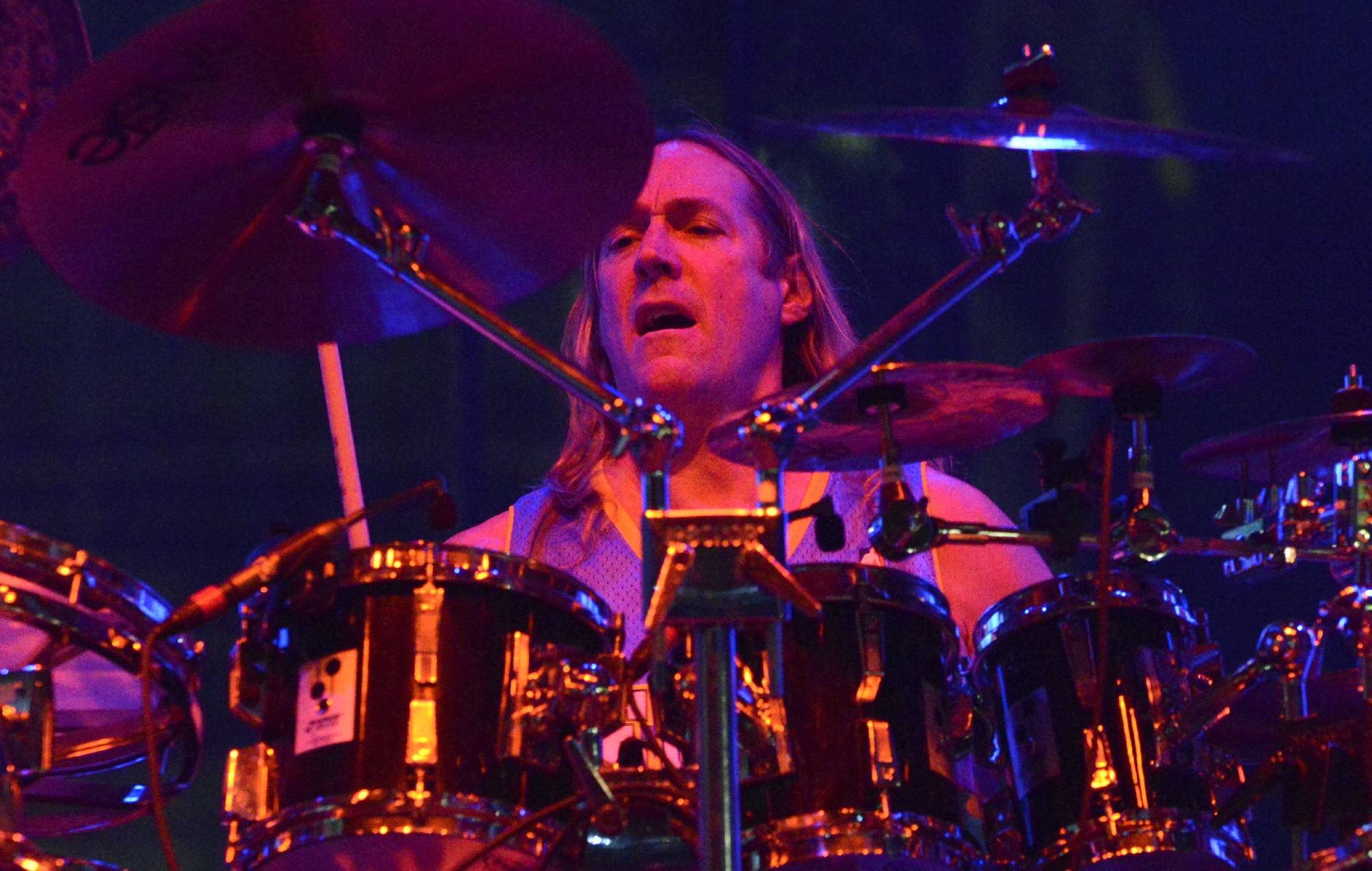 Глядзіце Danny Carey Tool, дэманструючы барабанны ровар, які ён вынайшаў