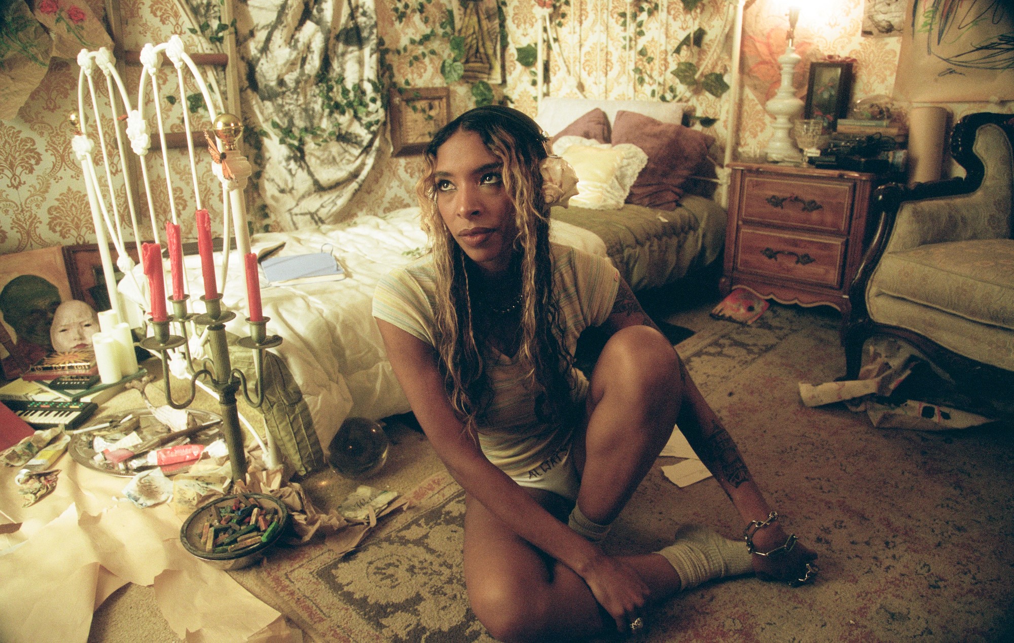 Агляд "Партрэт майго сэрца": Арт -поп -мастак ператвараецца ў гучны, міжгалактычны гранж