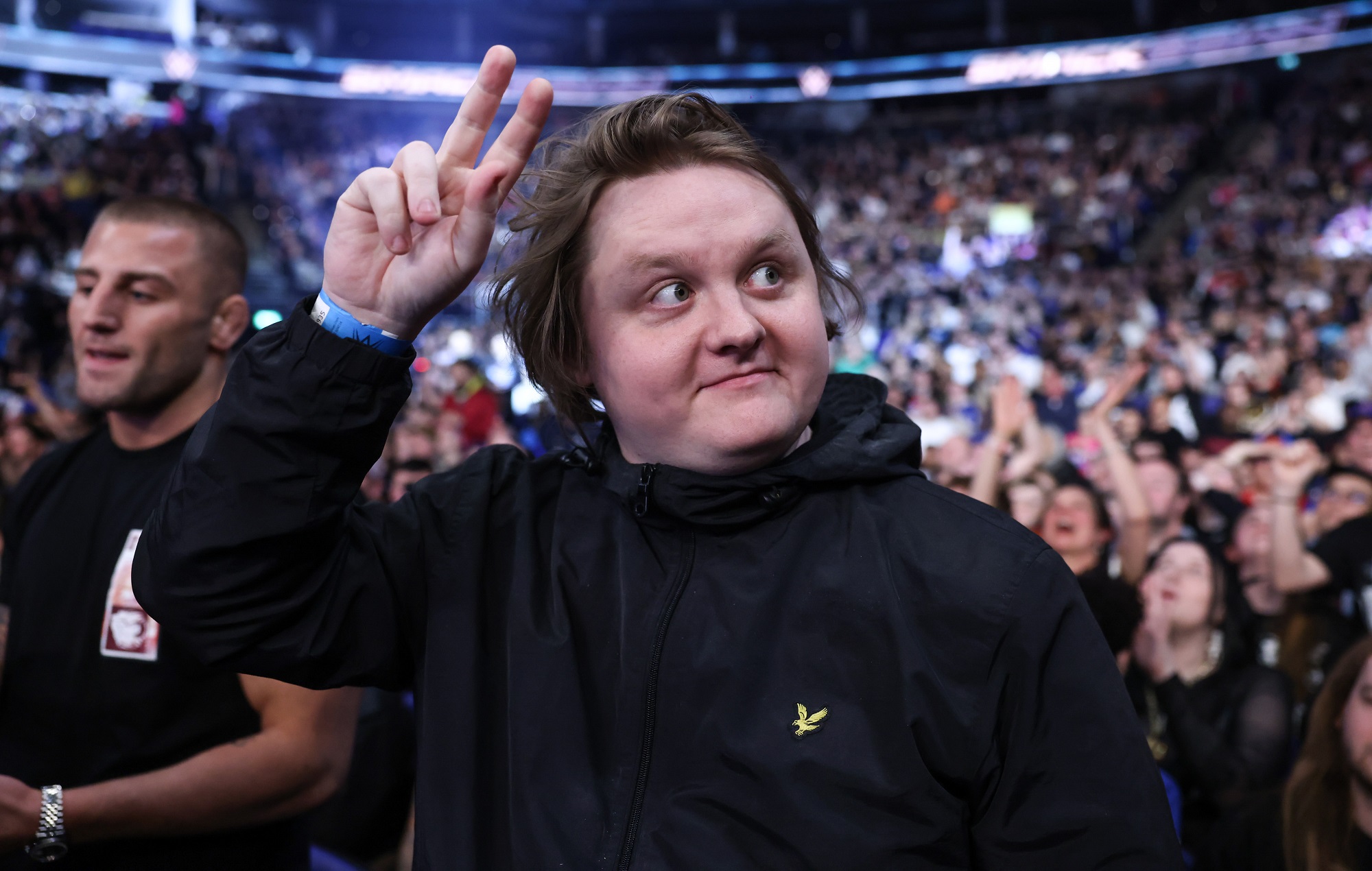 Льюіс Капальдзі выступае ў WWE Smackdown у Лондане пасля перапынку псіхічнага здароўя