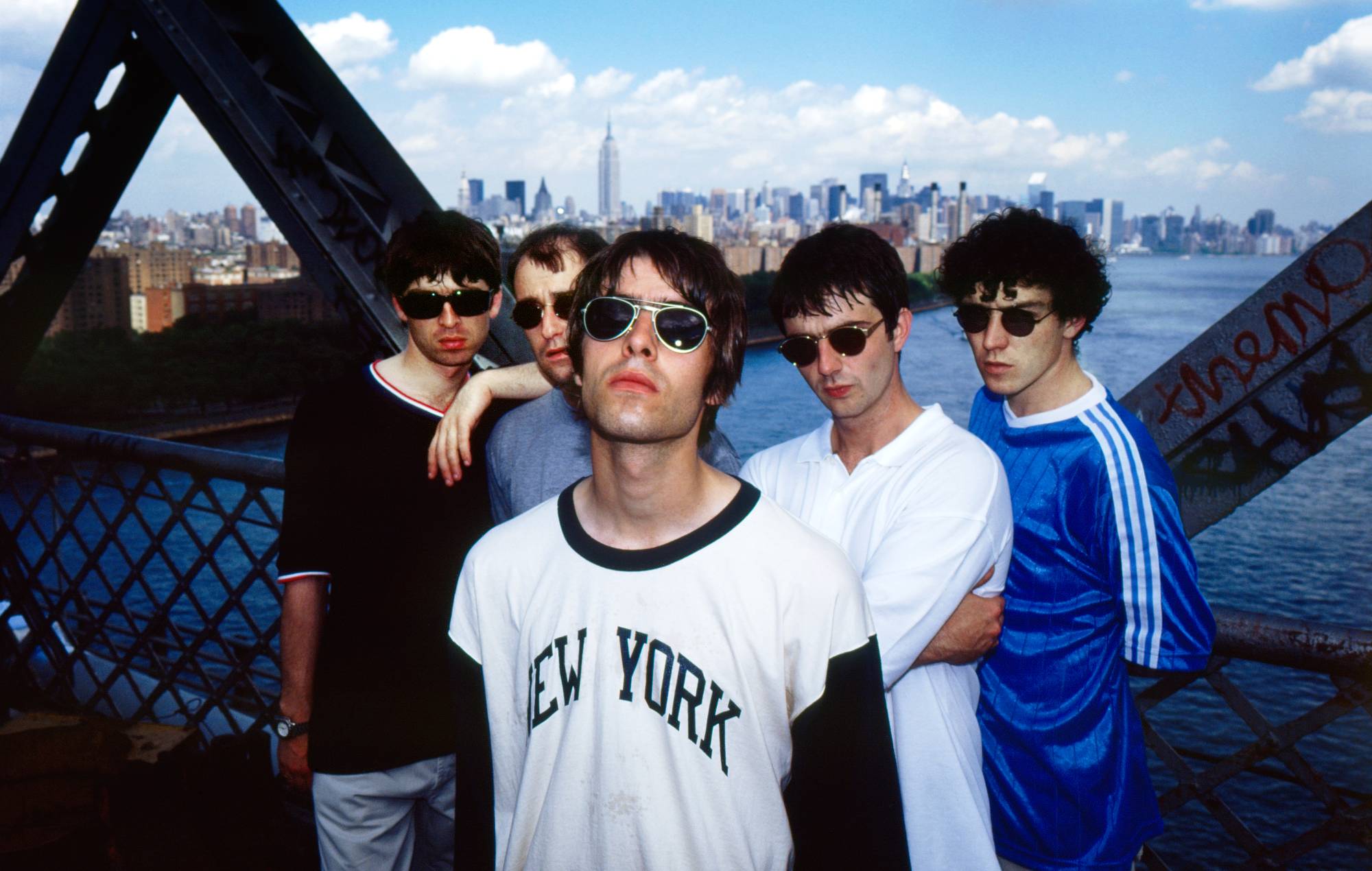 Фатограф Том Шыхан на сакрэце стральбы Oasis - і "незавершаны бізнес" гурта