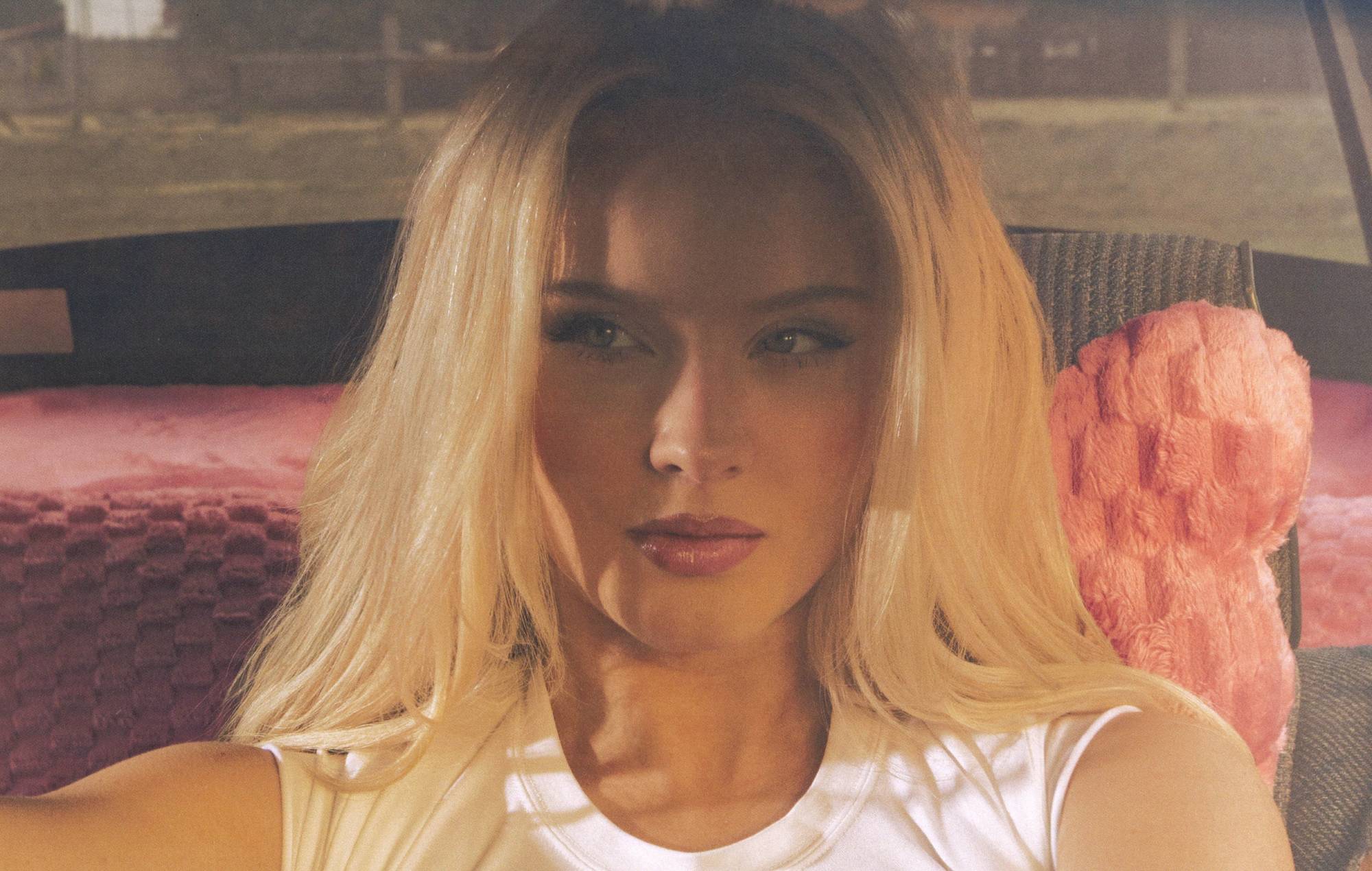 Zara Larsson выразае ў дзівосным новым сінгле "даволі непрыгожы"