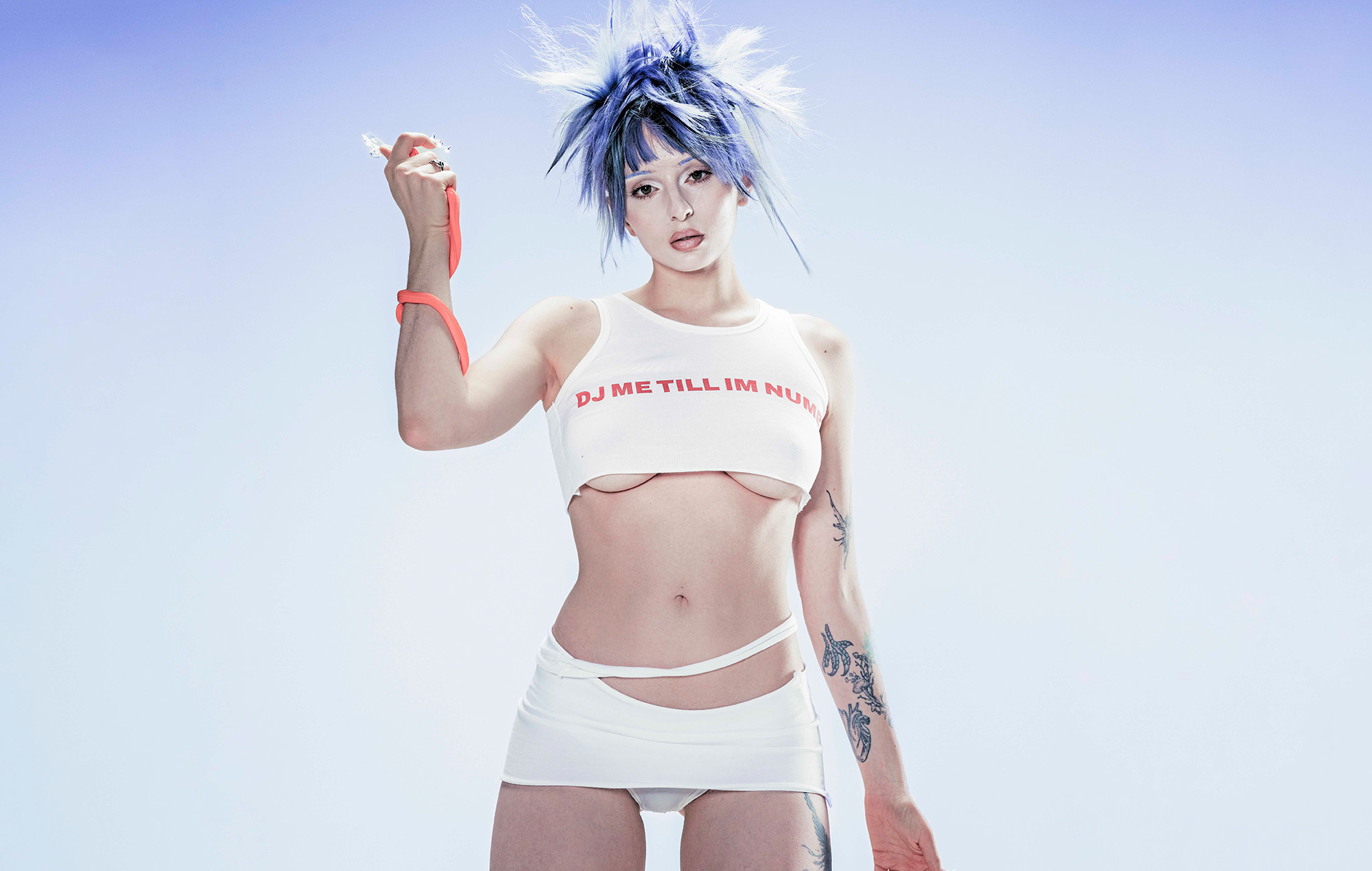 Ashnikko на "Itty Bitty", гастралюе з Білі Элішам і інтэрнэт -тролямі