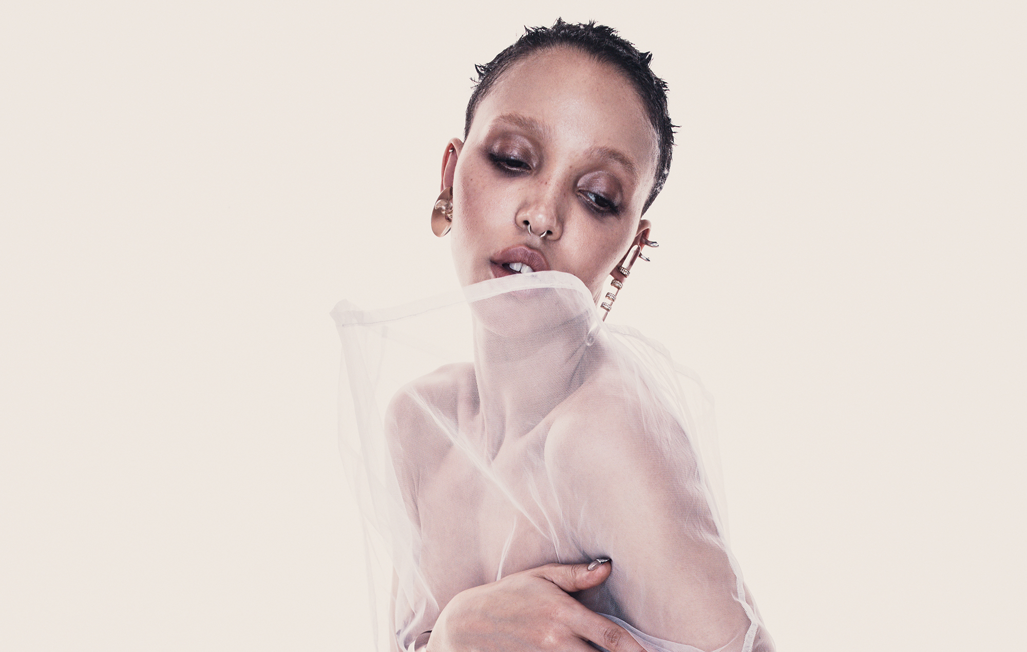 FKA Twigs абяцае "растлумачыць гарбату, якая прывядзе да гэтай вар'яцтва" пасля адмененых канцэртаў, калі яна пацвярджае 2025 г. Еўрапейскі тур
