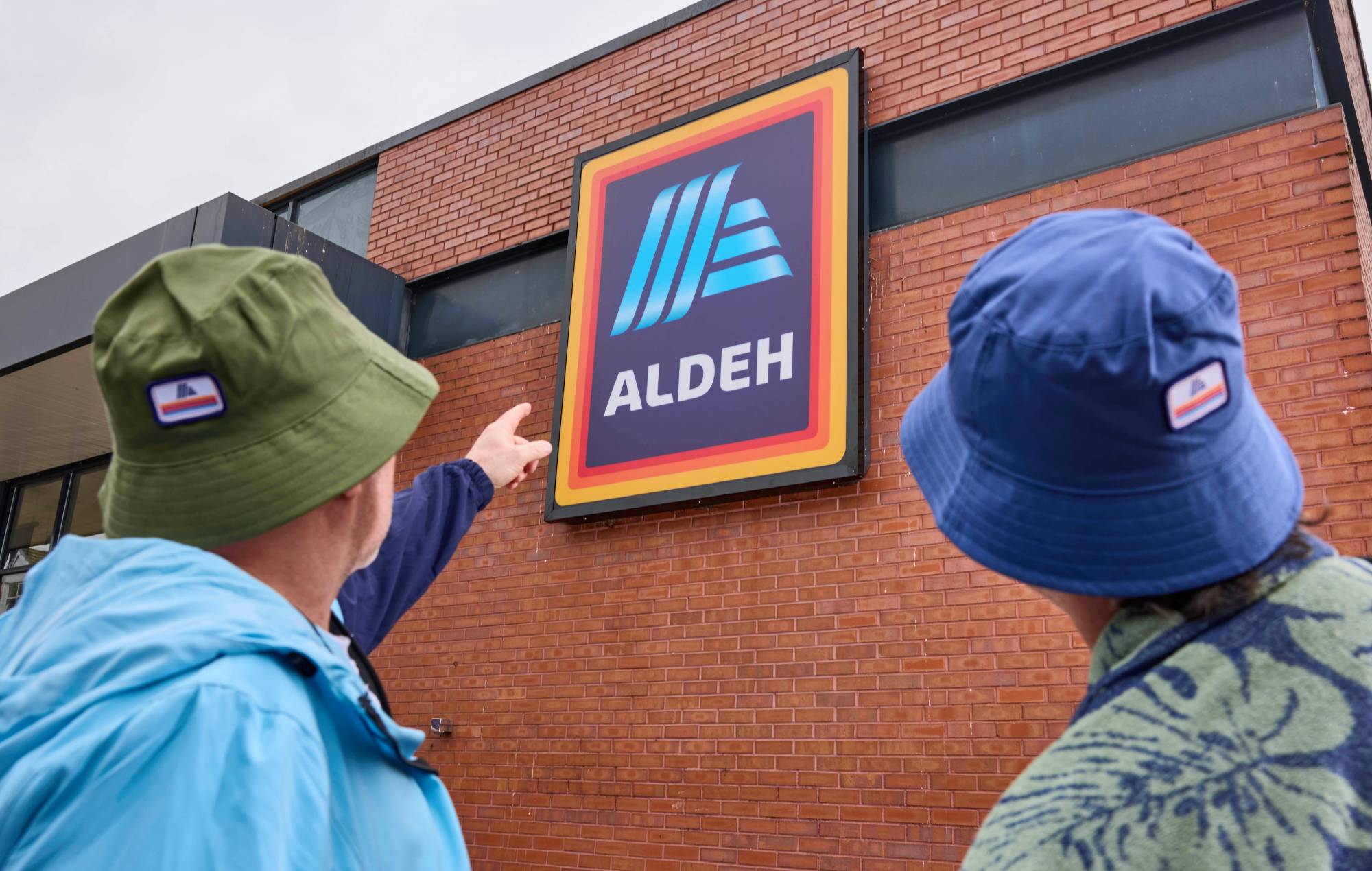 Aldi перайменавала краму Манчэстэра "Альдэ" перад пачаткам экскурсіі па ўз'яднанні Oasis