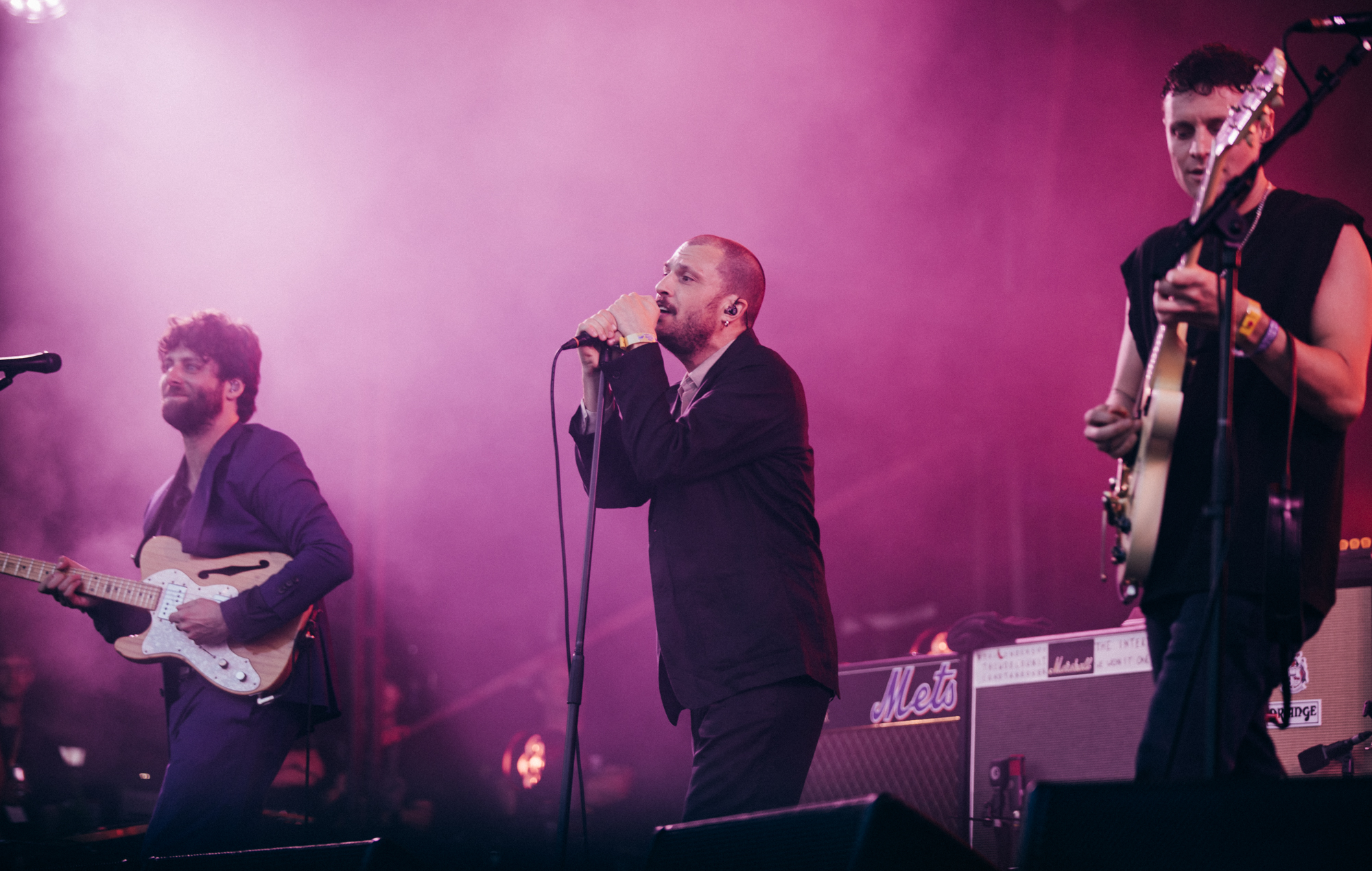 Глядзіце, як Фларэнцыя Уэлч далучаецца да MacCabees на сцэне ў Glastonbury 2025