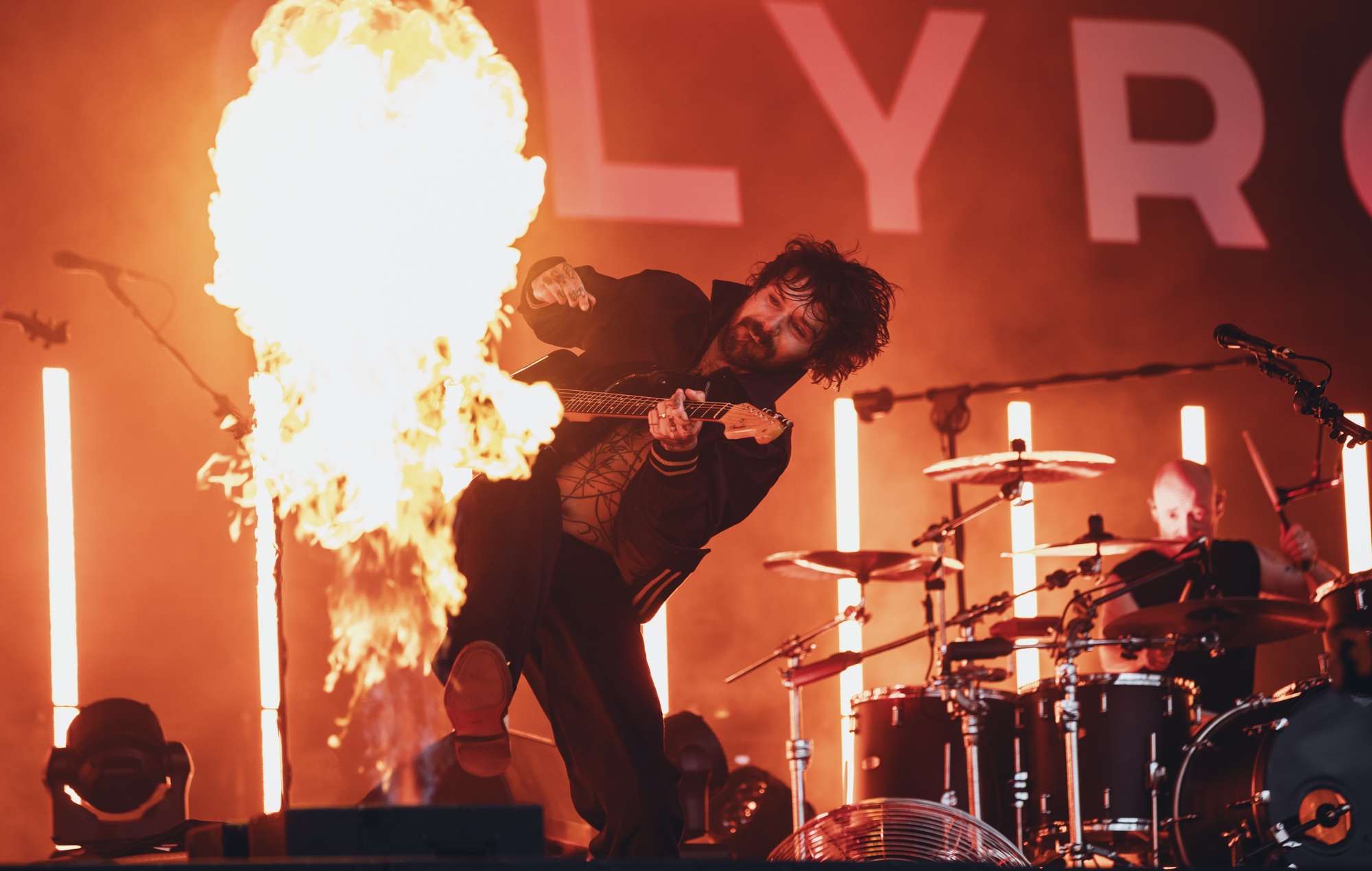 Biffy Clyro абвяшчае пра велізарную экскурсію па Вялікабрытаніі і Ірландыі з мяккай гульнёй і ўзброенай