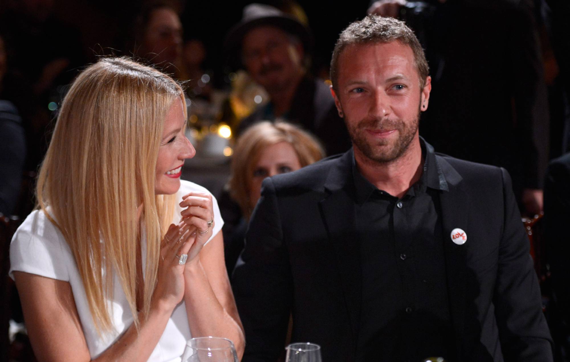 Gwyneth Paltrow становіцца часовым прэс -сакратаром для тэхналагічнай фірмы ў Heart of Coldplay Gecon Scandal "Kiss Cam" скандал