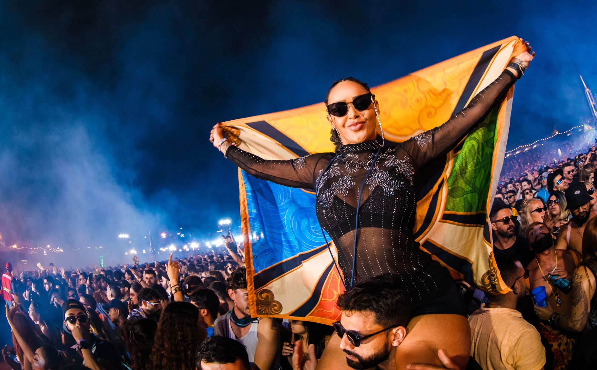 Tomorrowland будуе альтэрнатыўную галоўную сцэну пасля велізарнага полымя