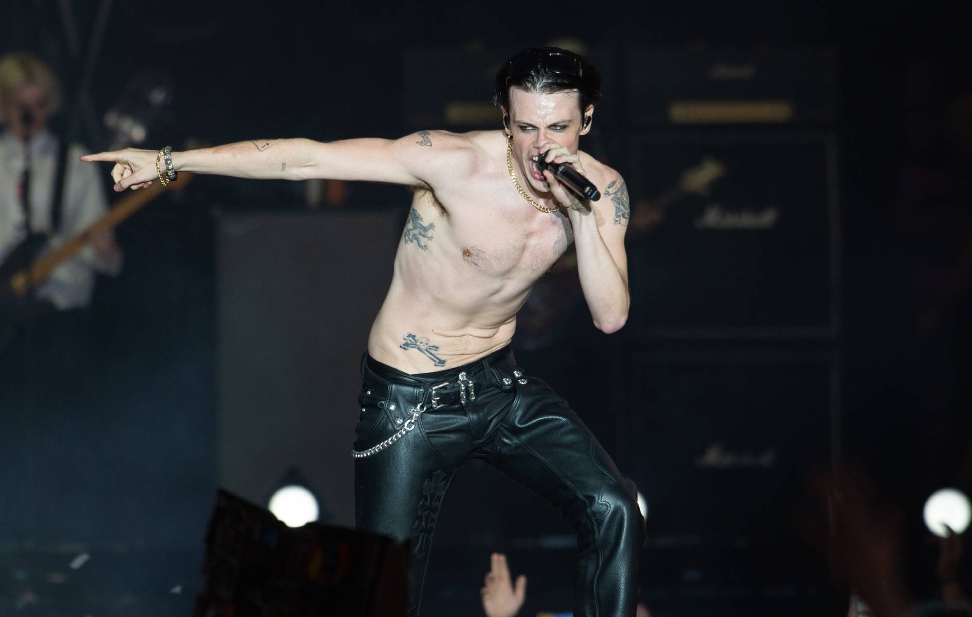 Глядзіце, як yungblud вядучы супергрупа і прысвяціце «змены» Diogo jota на фінале Black Sabbath Gig