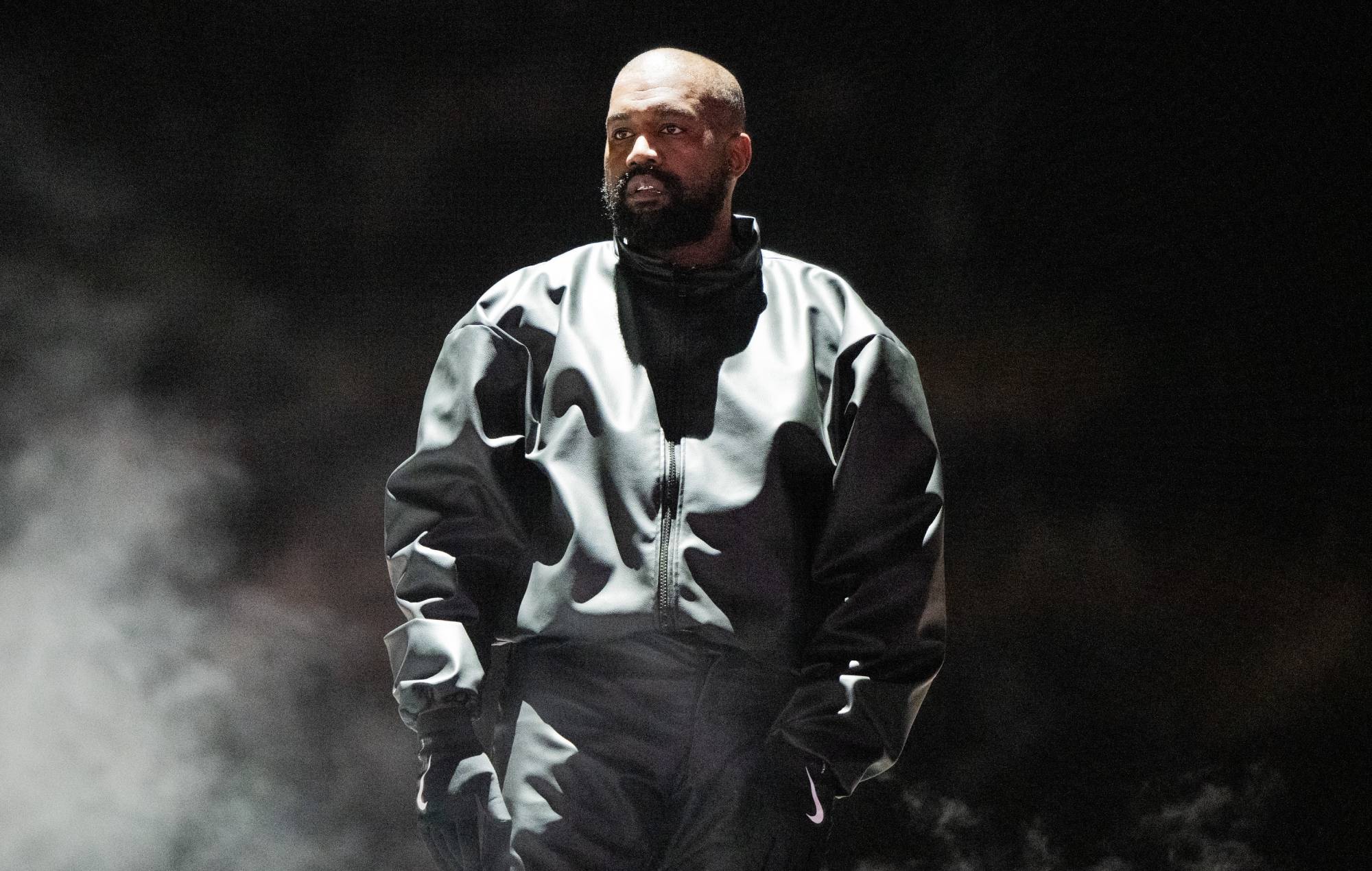 Заўзятары Kanye West у Шанхаі скандуюць вяртанне пасля няправільнага канцэрта