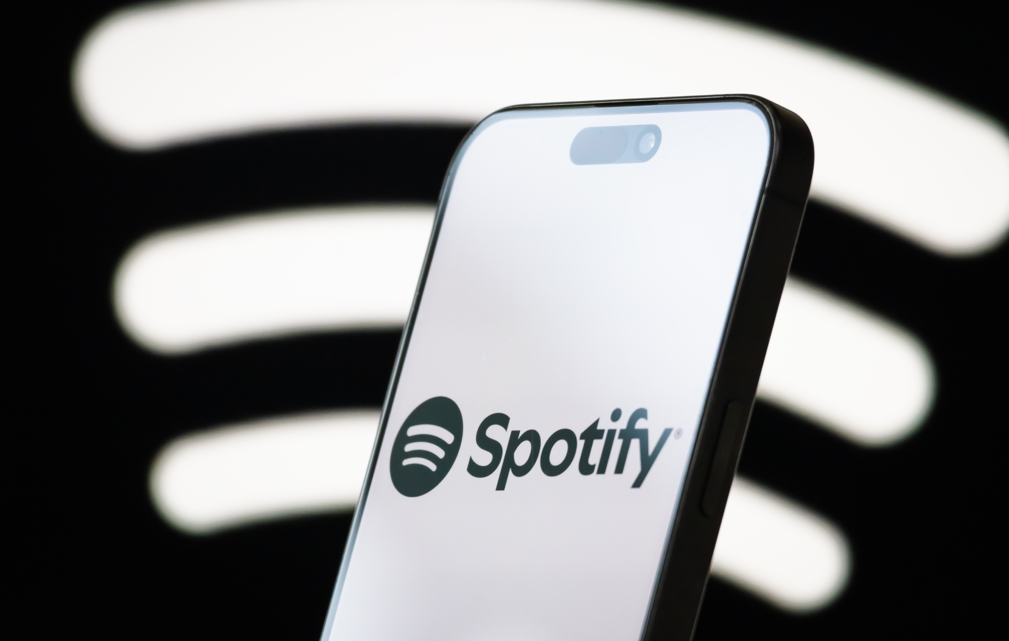 Песні, атрыманыя AI, дадаюцца на старонкі мёртвых музыкаў на Spotify без дазволу