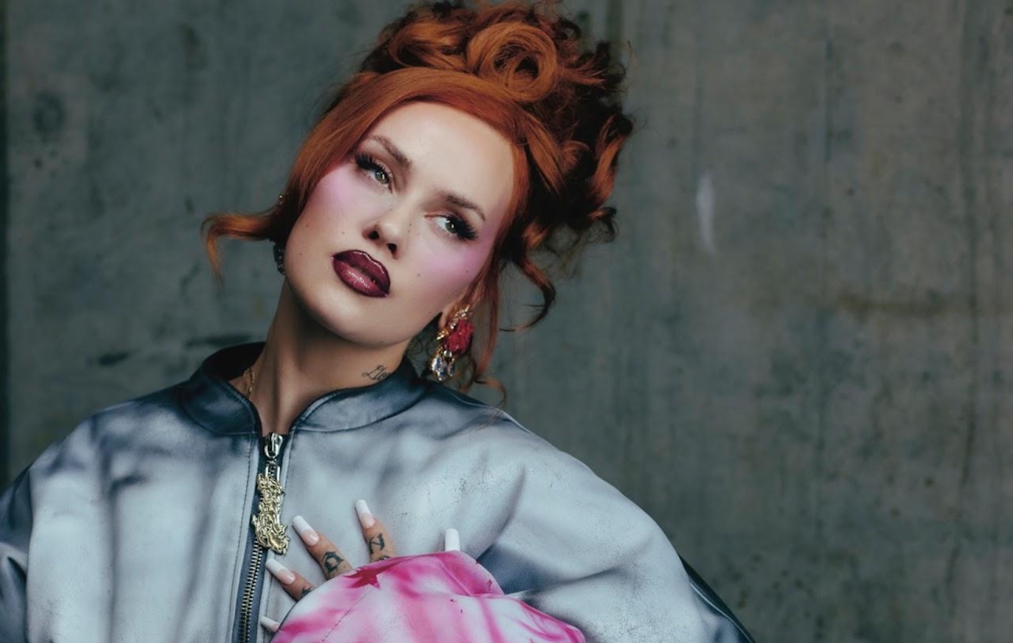 R&B перагледжаны з пліткай, ласкі і сэрца