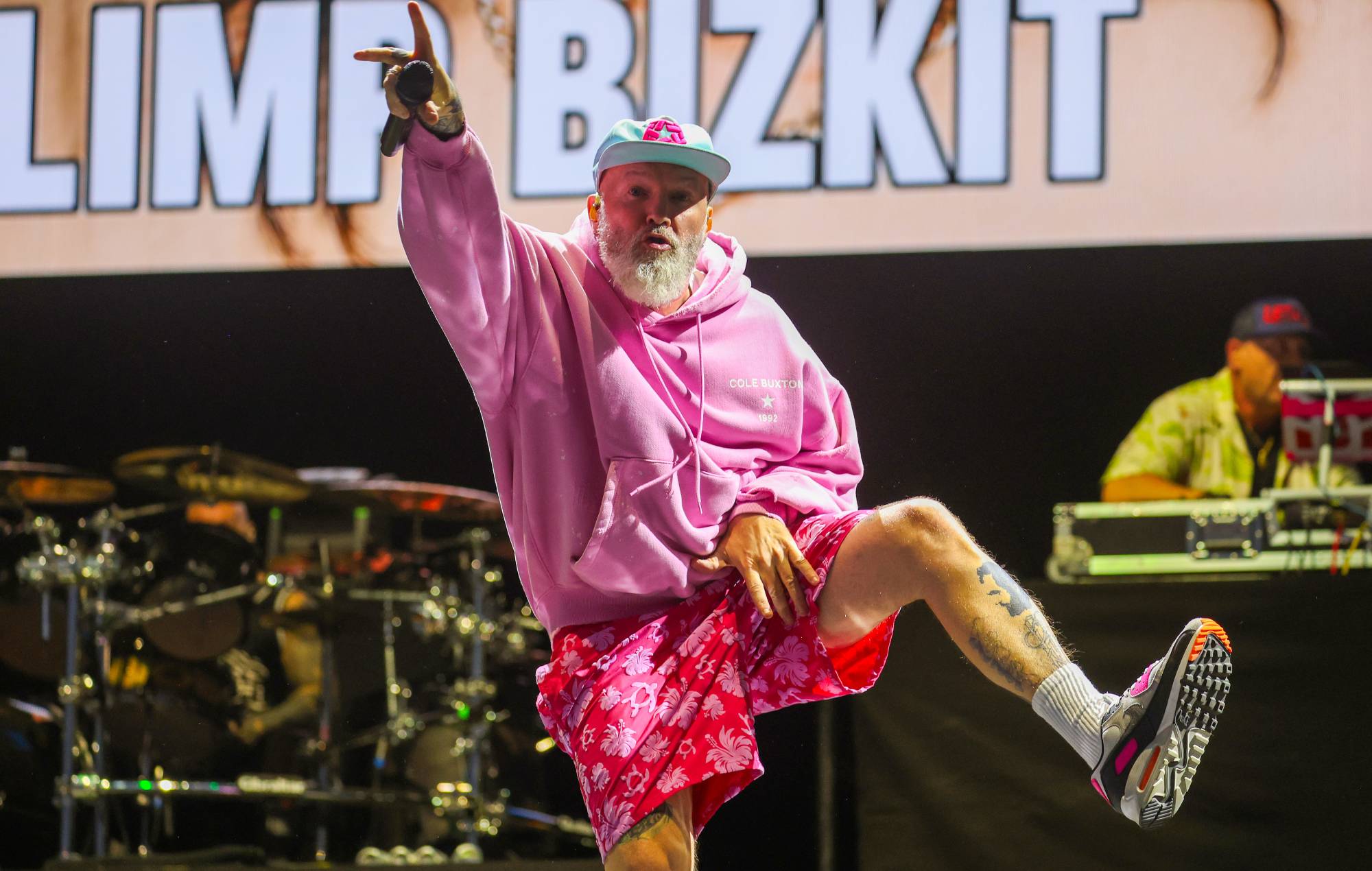 Глядзіце, як Limp Bizkit Выведзіце маладога фаната Брука для "Поўнага Нэльсана" на Reading 2025