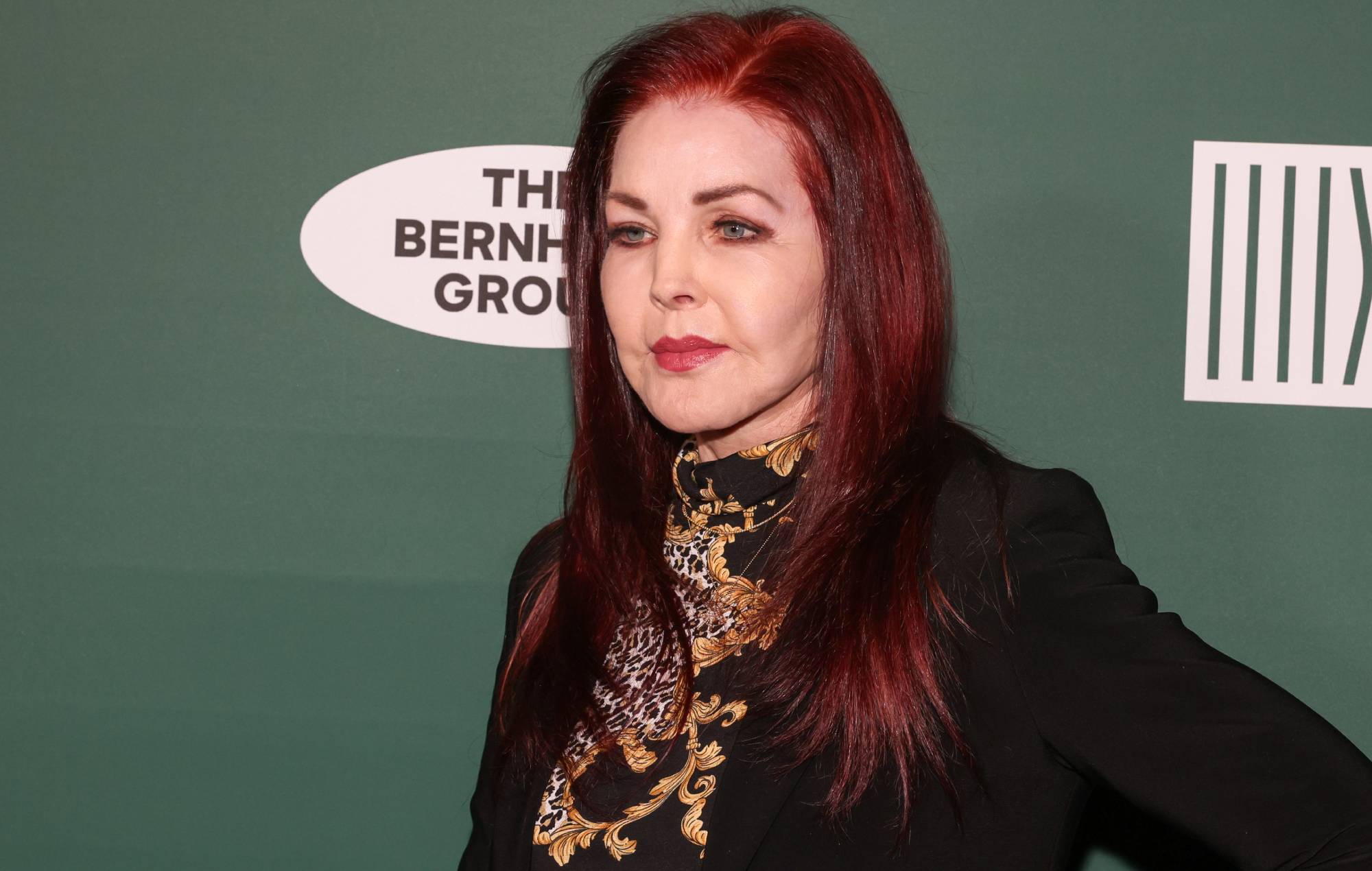Priscilla Presley падаў у суд на 50 мільёнаў долараў ад старых бізнес -партнёраў, якіх яна абвінаваціла ў злоўжыванні старэйшымі