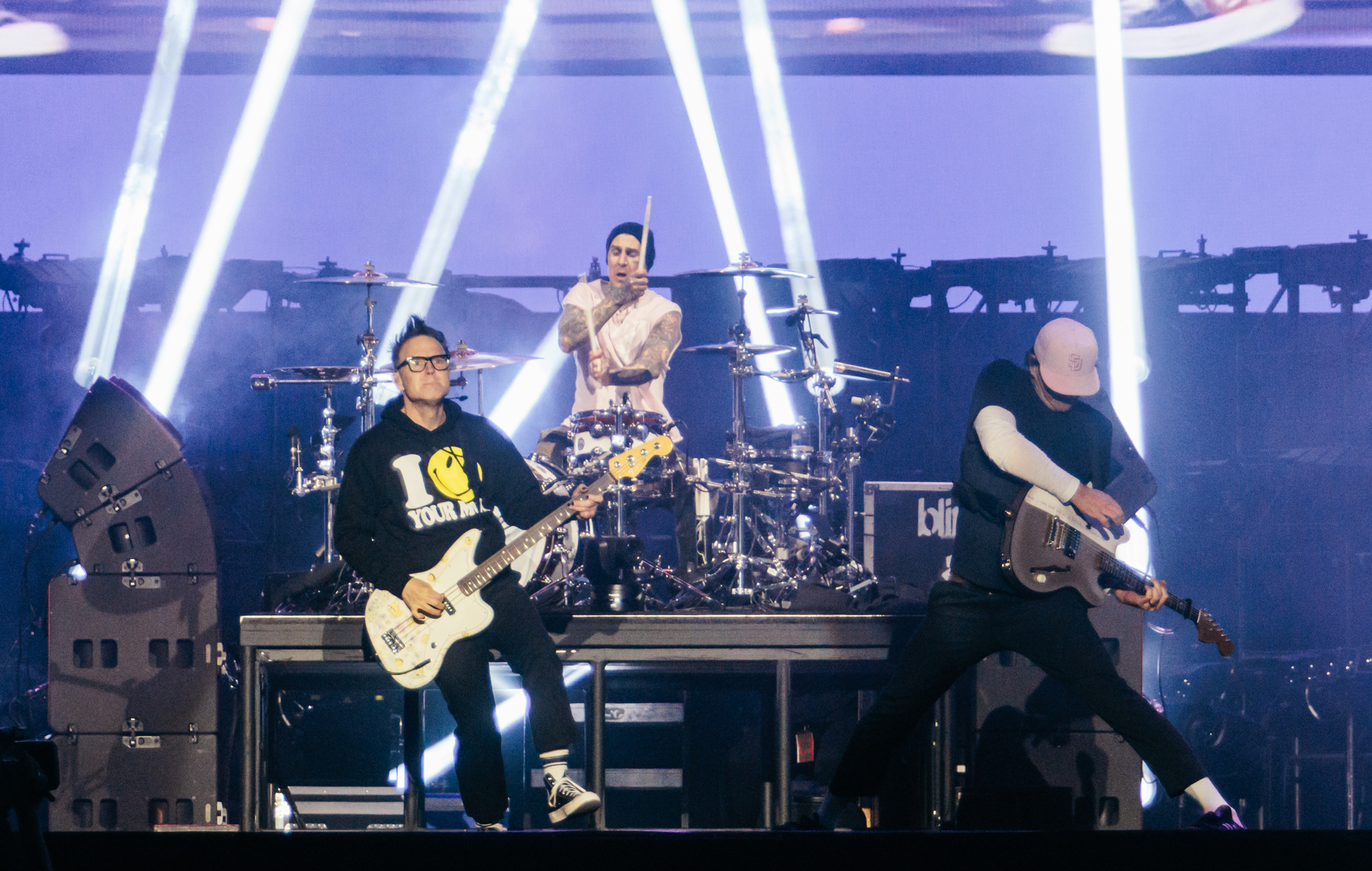 Глядзіце Blink-182 Dust ад фанатаў фанатаў і рарытэтаў упершыню за 10-25 гадоў, калі яны пачынаюць "Місіянерскі немагчымае" экскурсію