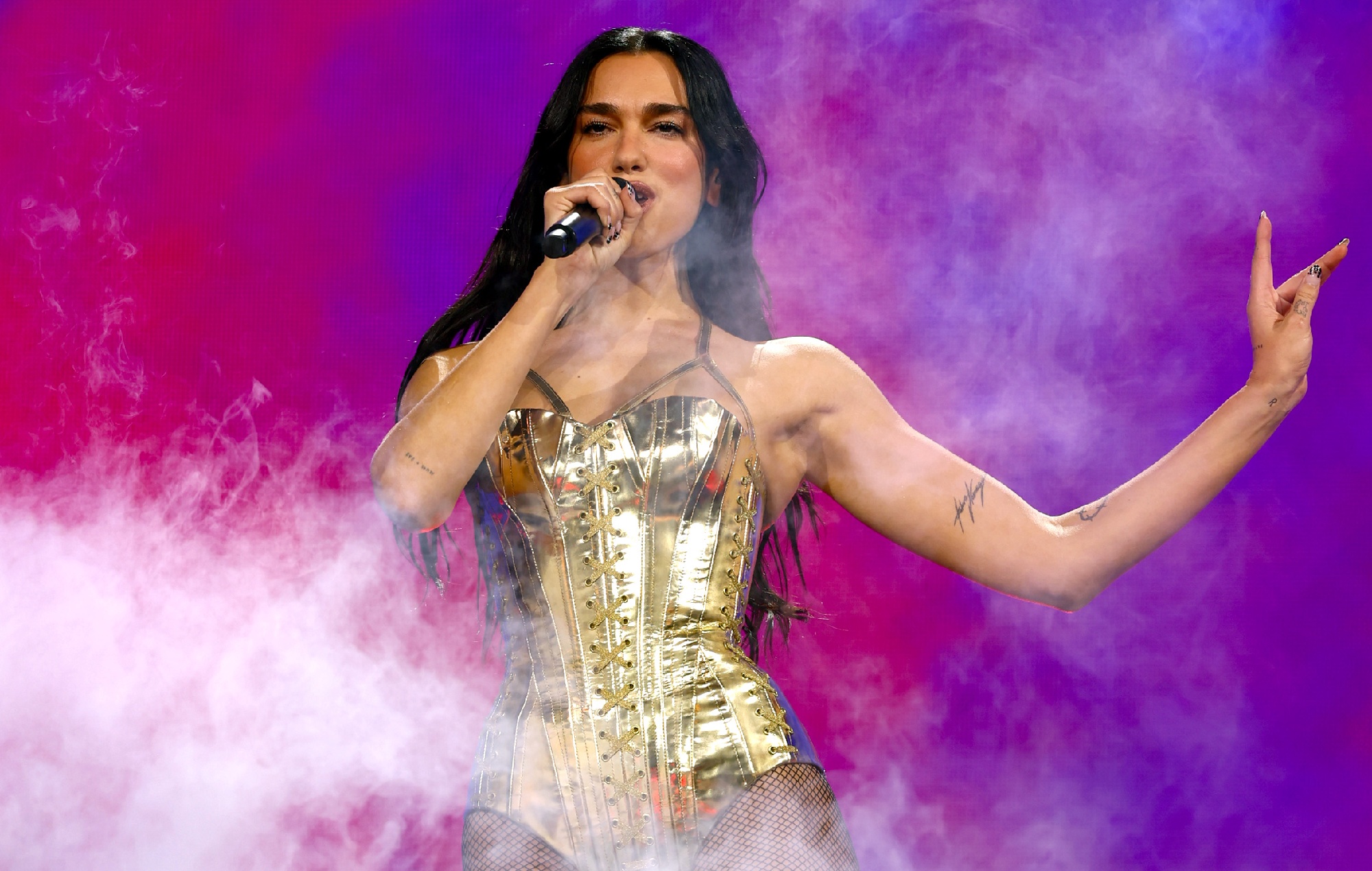 Dua Lipa і агенцтва талентаў адказваюць на паведамленні пра звальненне агента за заклік, каб Kneecap быў скінуты з Гластанберы