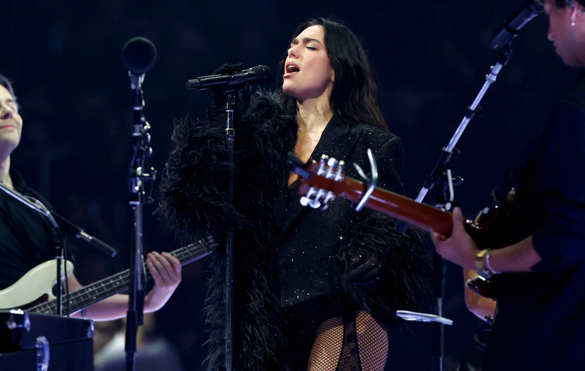 Глядзіце, як Dua Lipa Cover "Апошні раз" на "Радыкальны аптымізм" Арыяны Грандэ ў Маямі