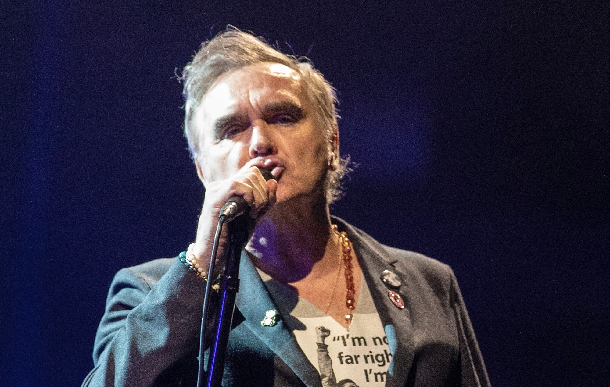 Моррысі, "згарэў любымі сувязямі з Marr, Rourke, Joyce", хоча прадаць усе свае дзелавыя інтарэсы ў Смітах