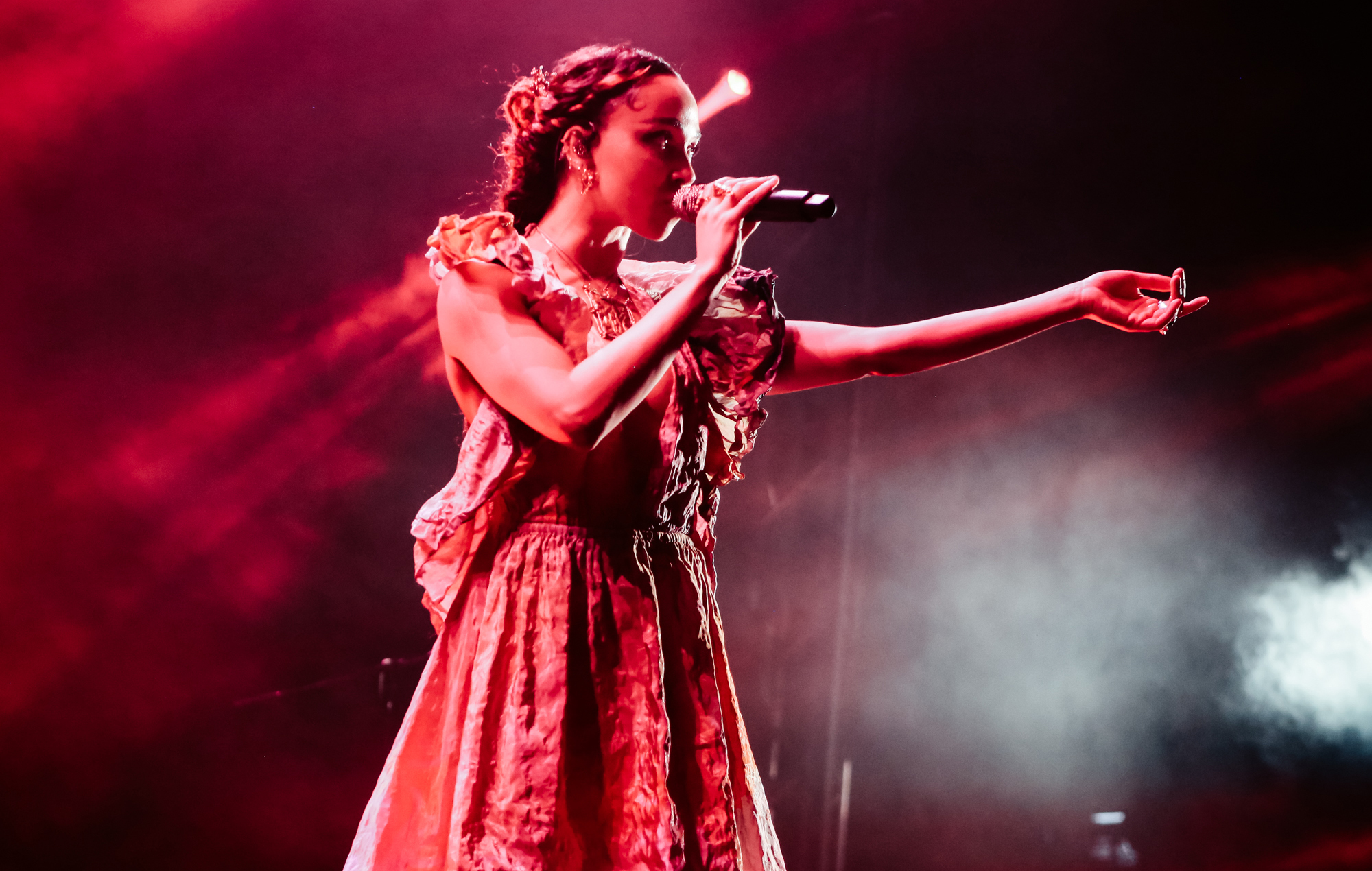 FKA Twigs адлюстроўвае "катастрафічную" адмену турніру ў Паўночнай Амерыцы
