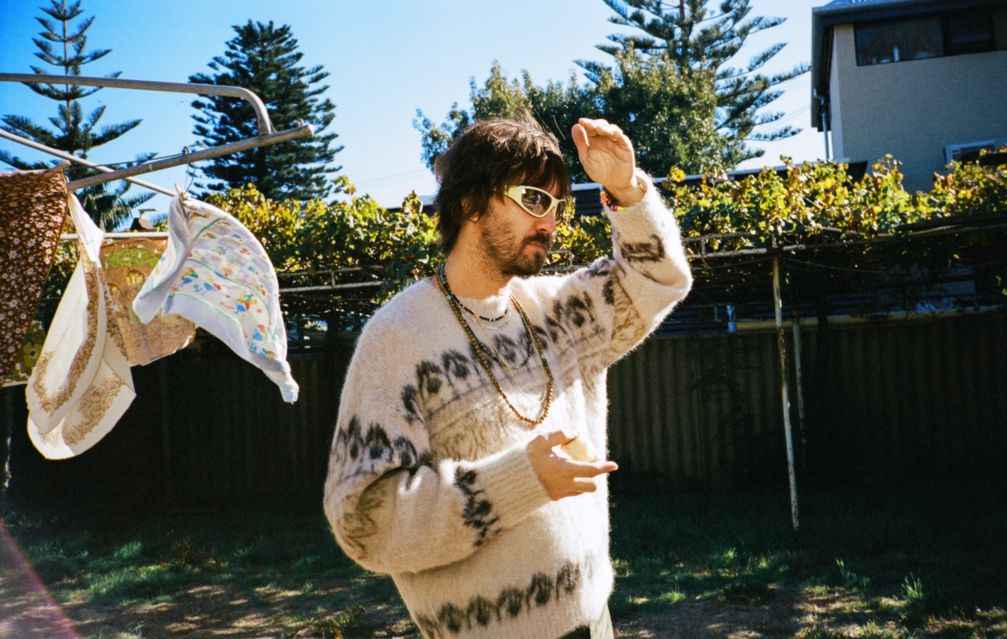 лірычная інерцыя загразла ў псіх-рэйв-медытацыі Кевіна Паркера пра дарослае жыццё