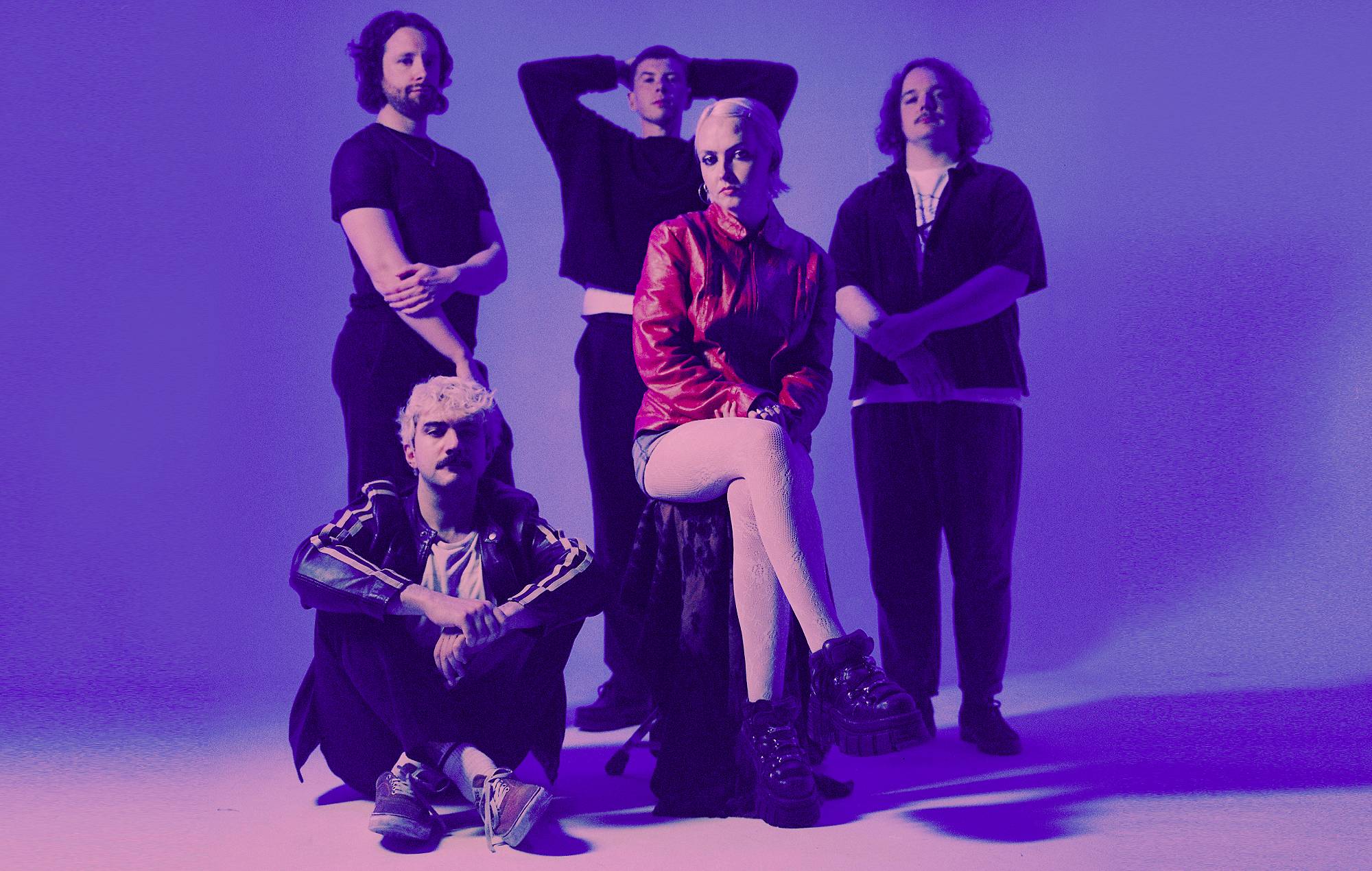 Just Mustard пра тое, як "вар'яцкі вопыт" гастроляў з The Cure натхніў іх на новы альбом